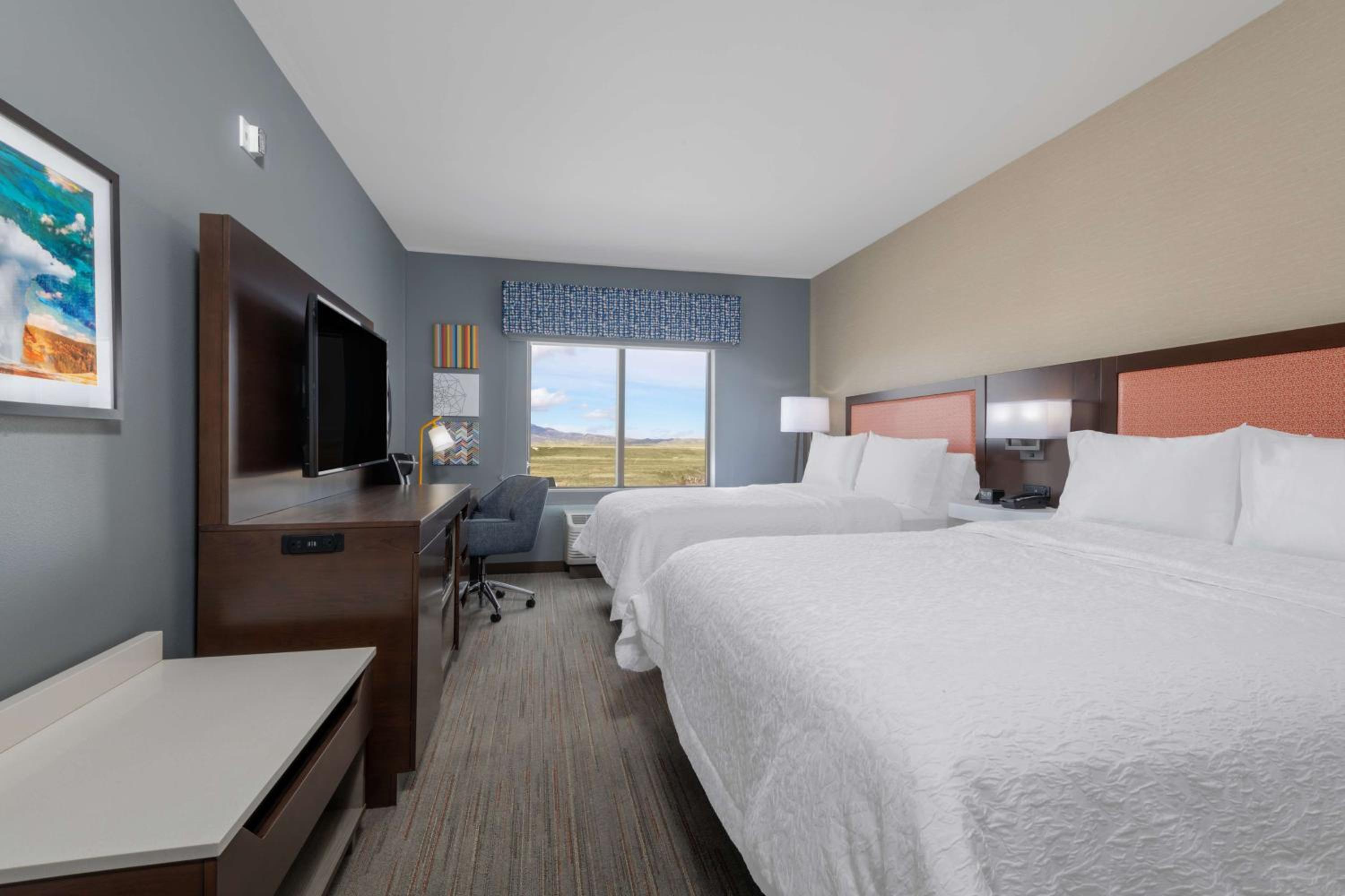 Queen Room with Two Queen Beds - Hearing Access/Non-Smoking - Photo 3