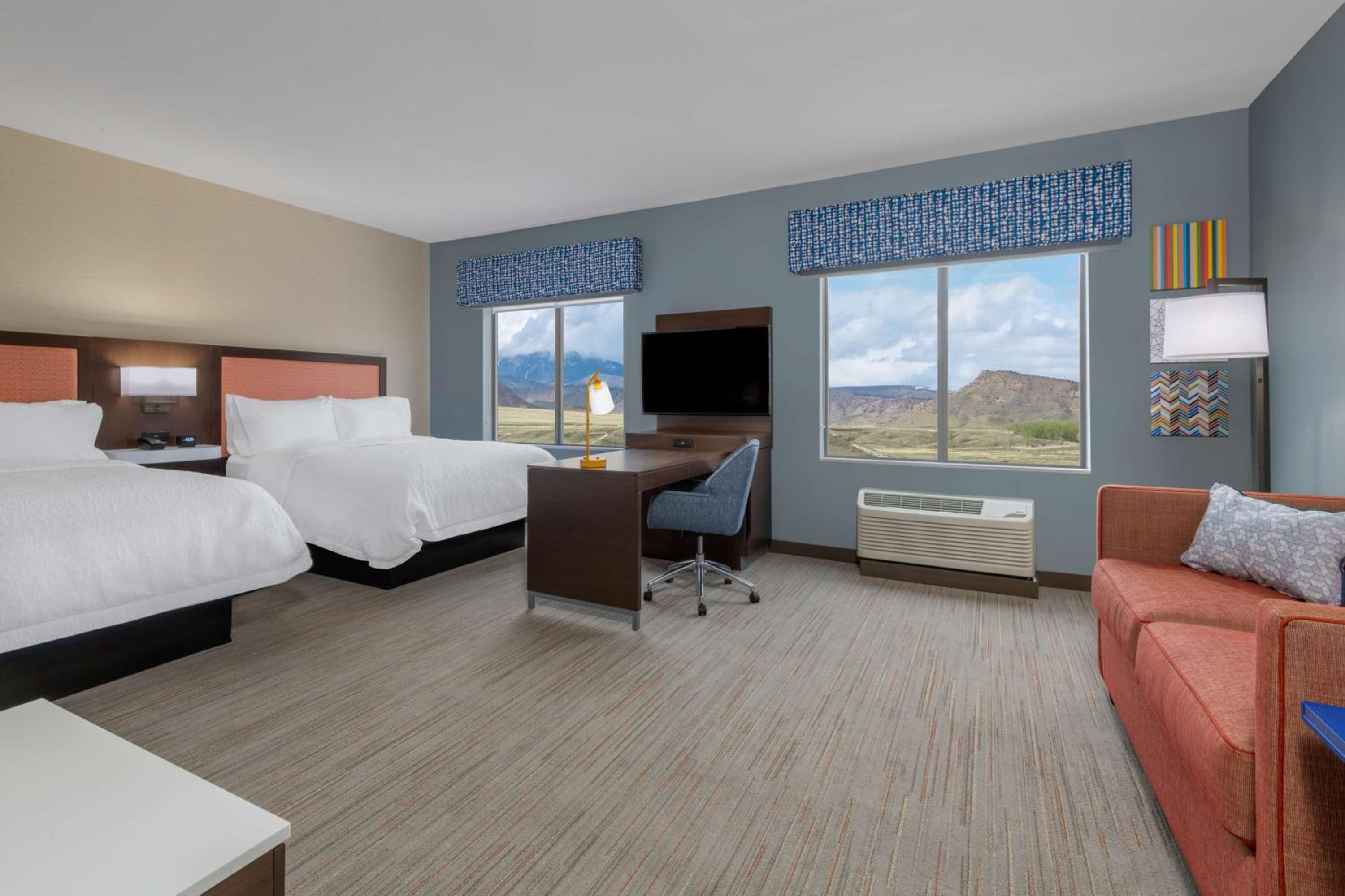 Queen Studio Suite with Two Queen Beds - Non-Smoking - Photo 4