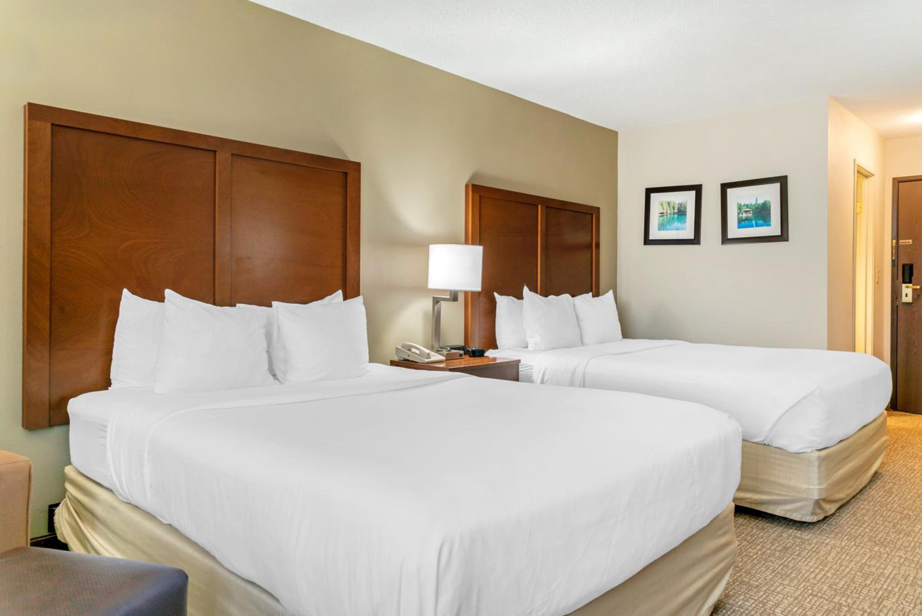 Queen Room with Two Queen Beds - Non-Smoking - Photo 1