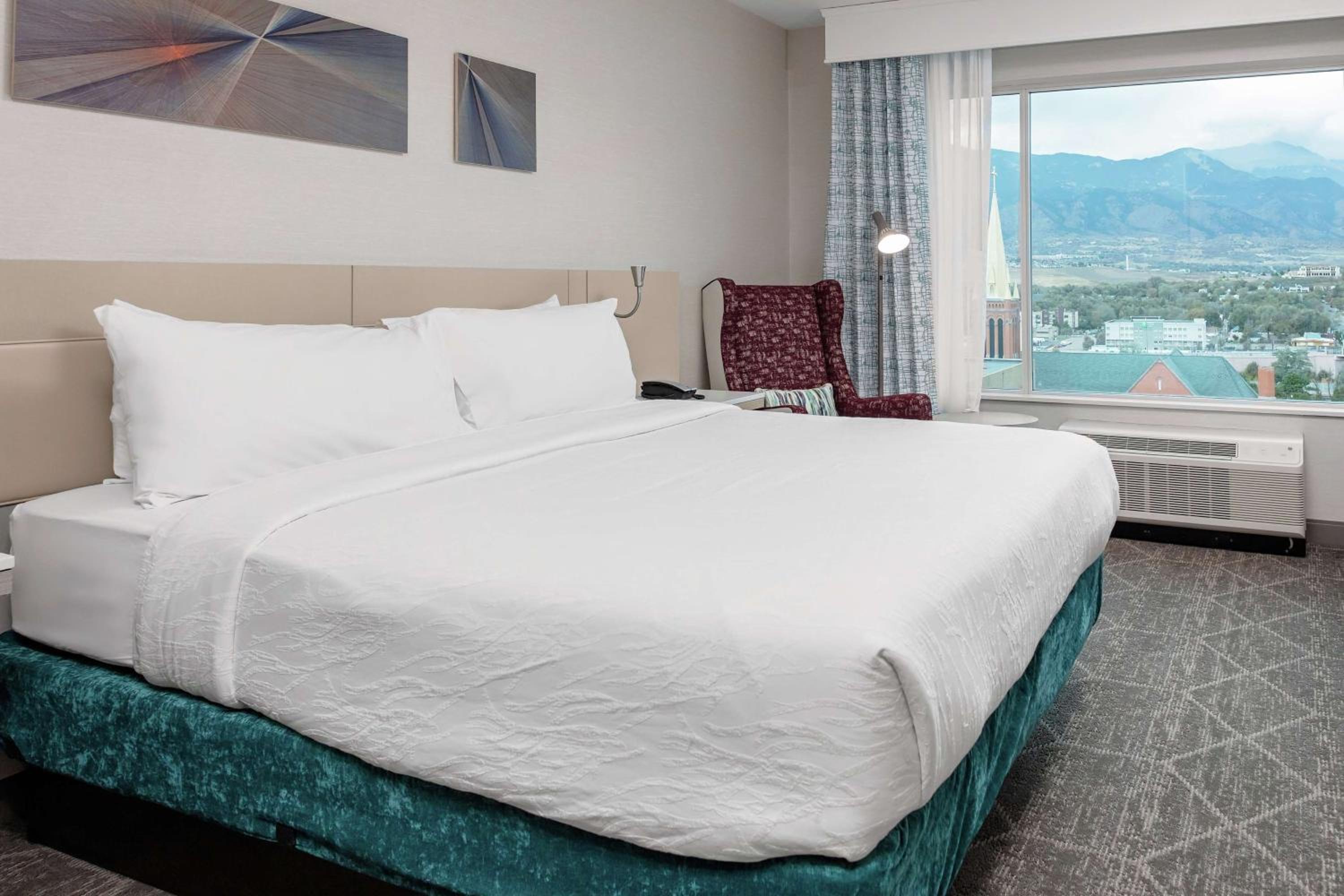 King Room with Mountain View - Hearing Access - Photo 2