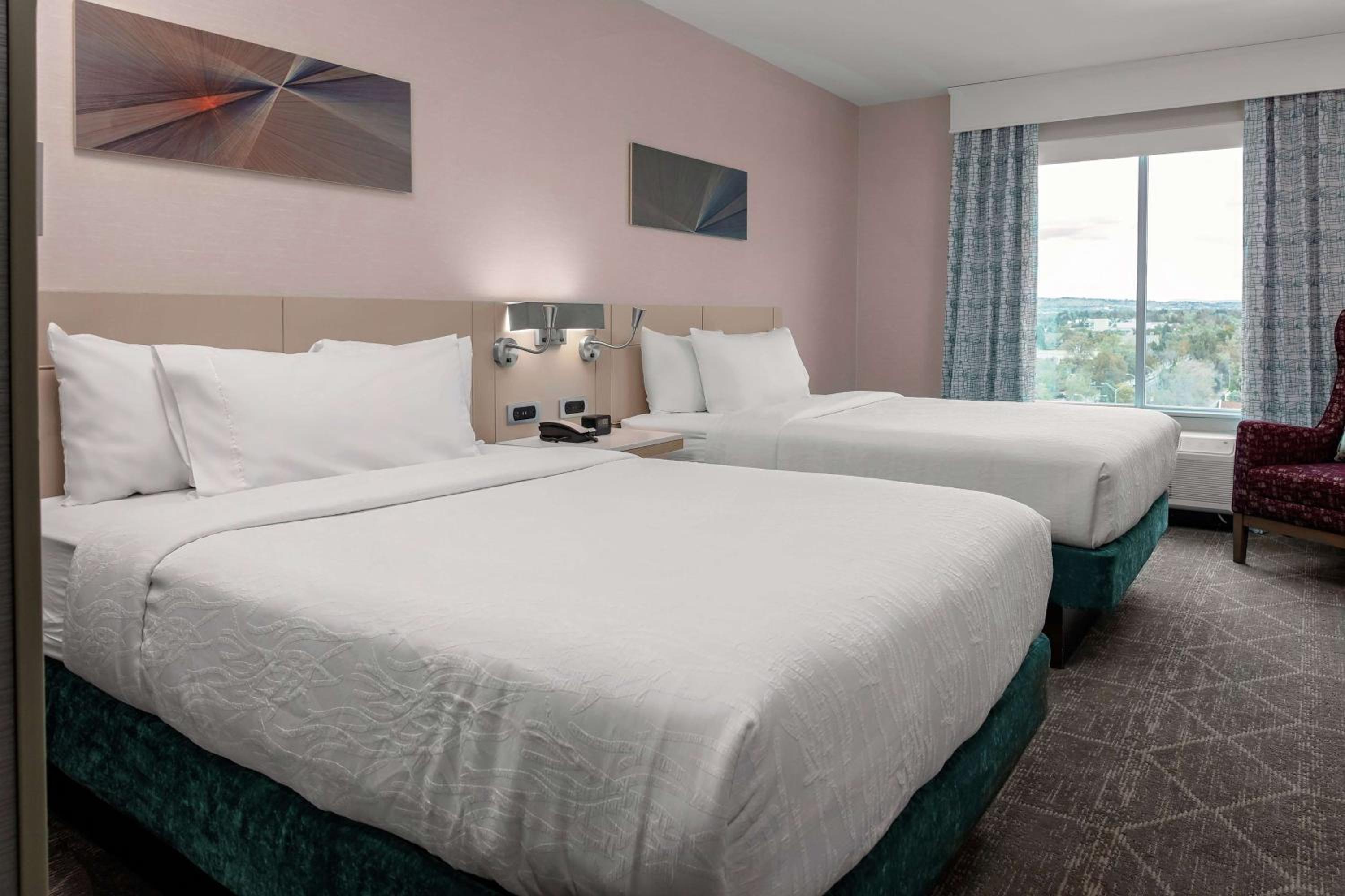 Queen Room with Two Queen Beds - Photo 3