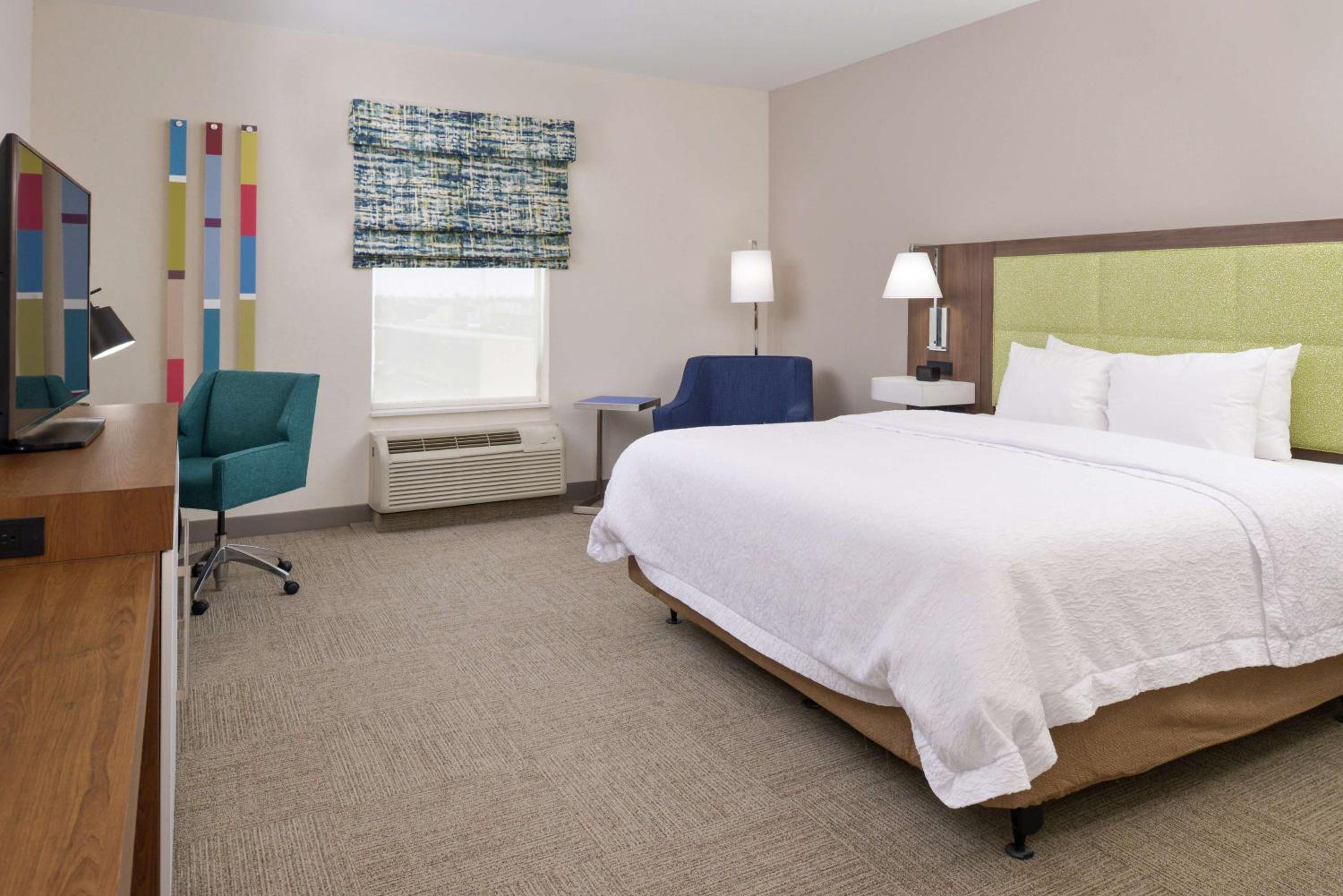 King Room with King Bed - Non-Smoking