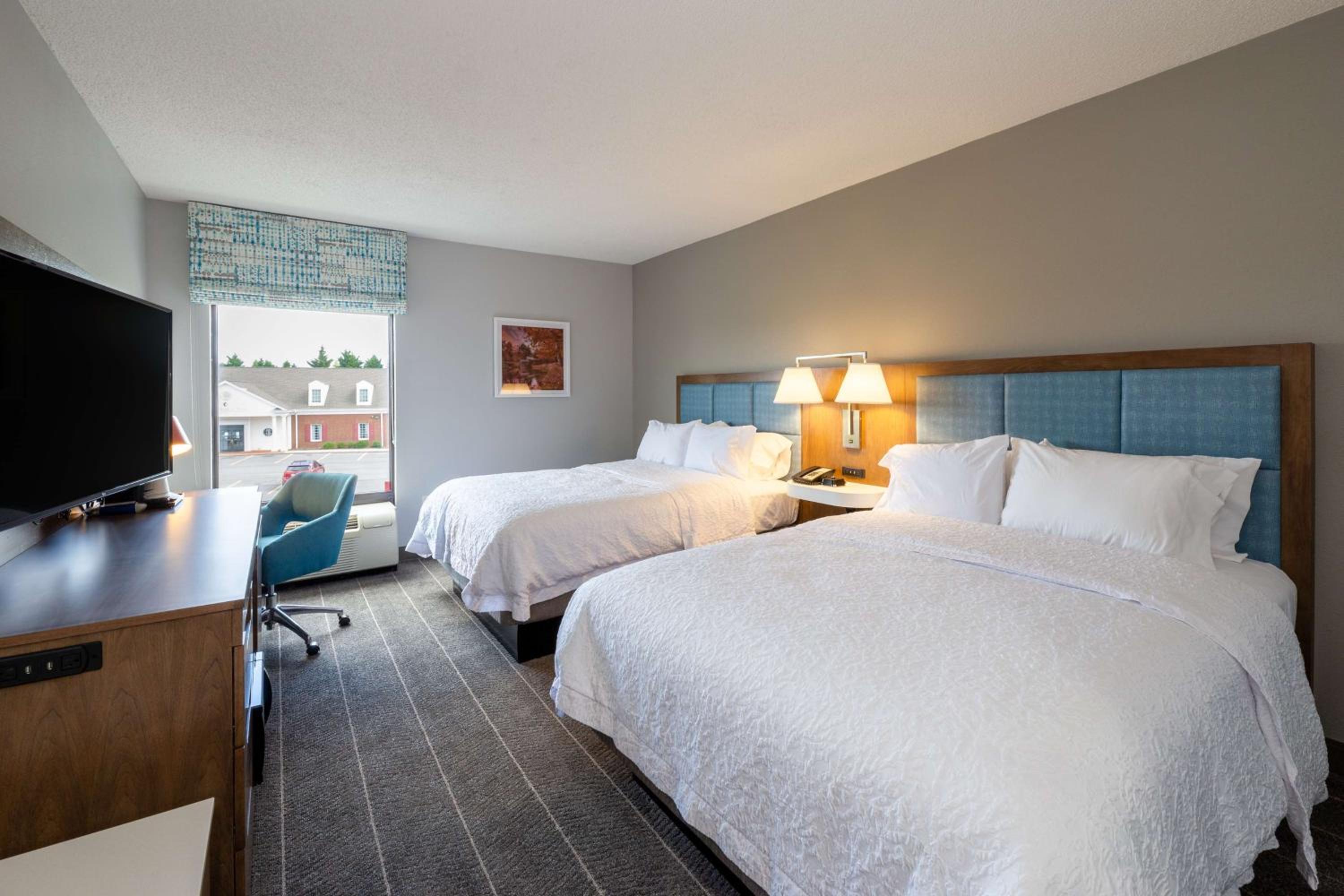 Double Room with Two Double Beds - Non-Smoking - Photo 3