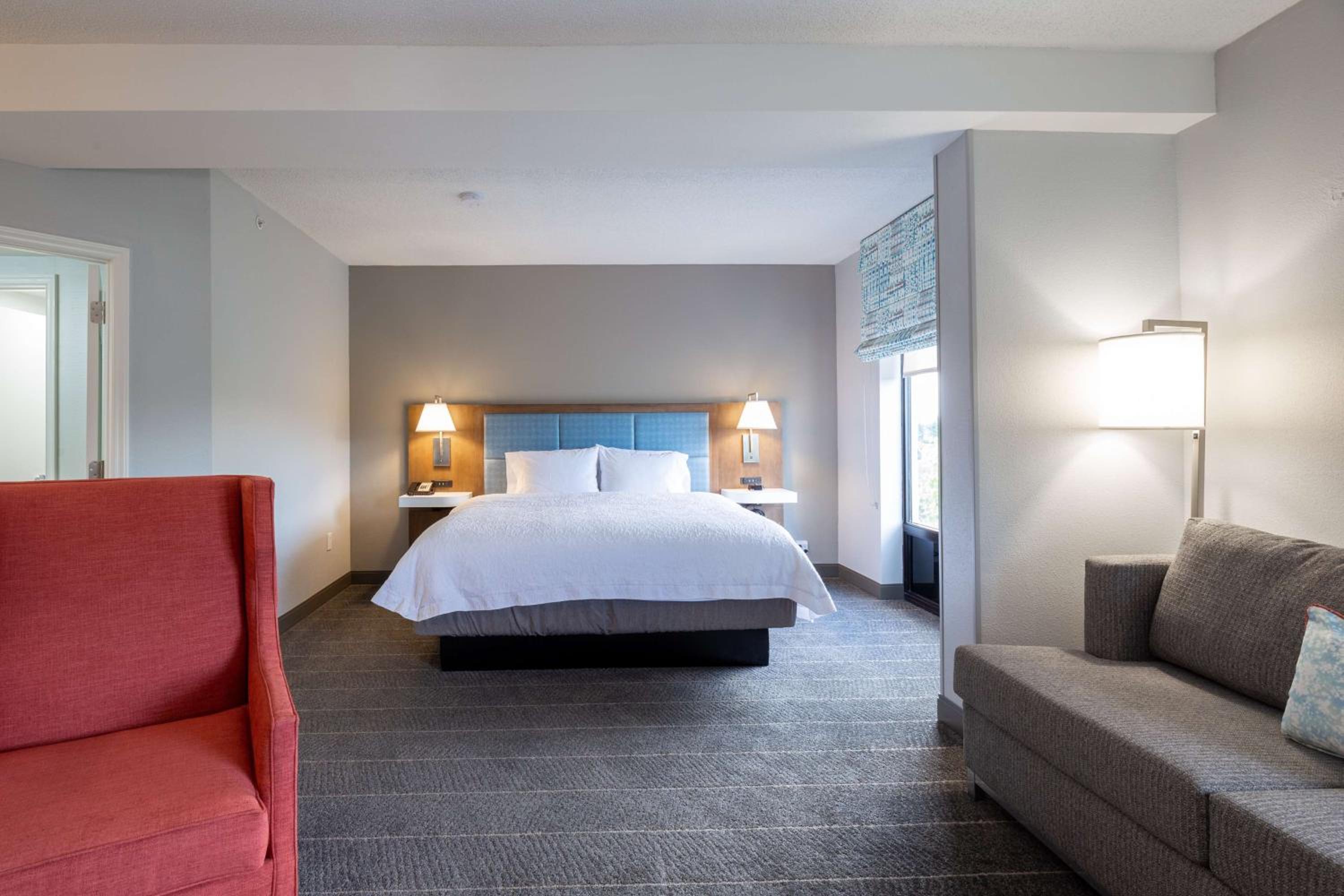 Large King Room with Sofa Bed - Non-Smoking - Photo 5