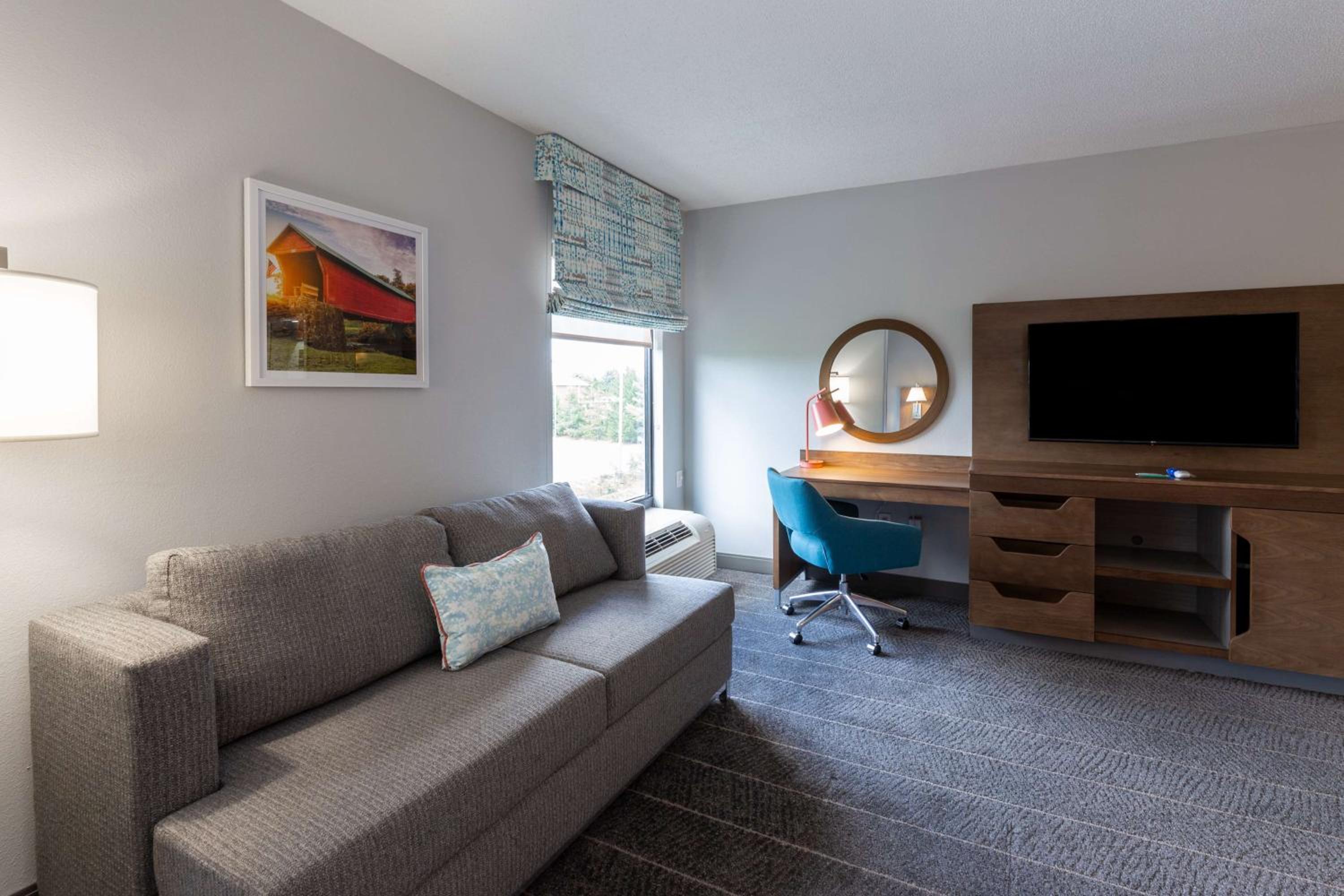 Large King Room with Sofa Bed - Non-Smoking - Photo 6
