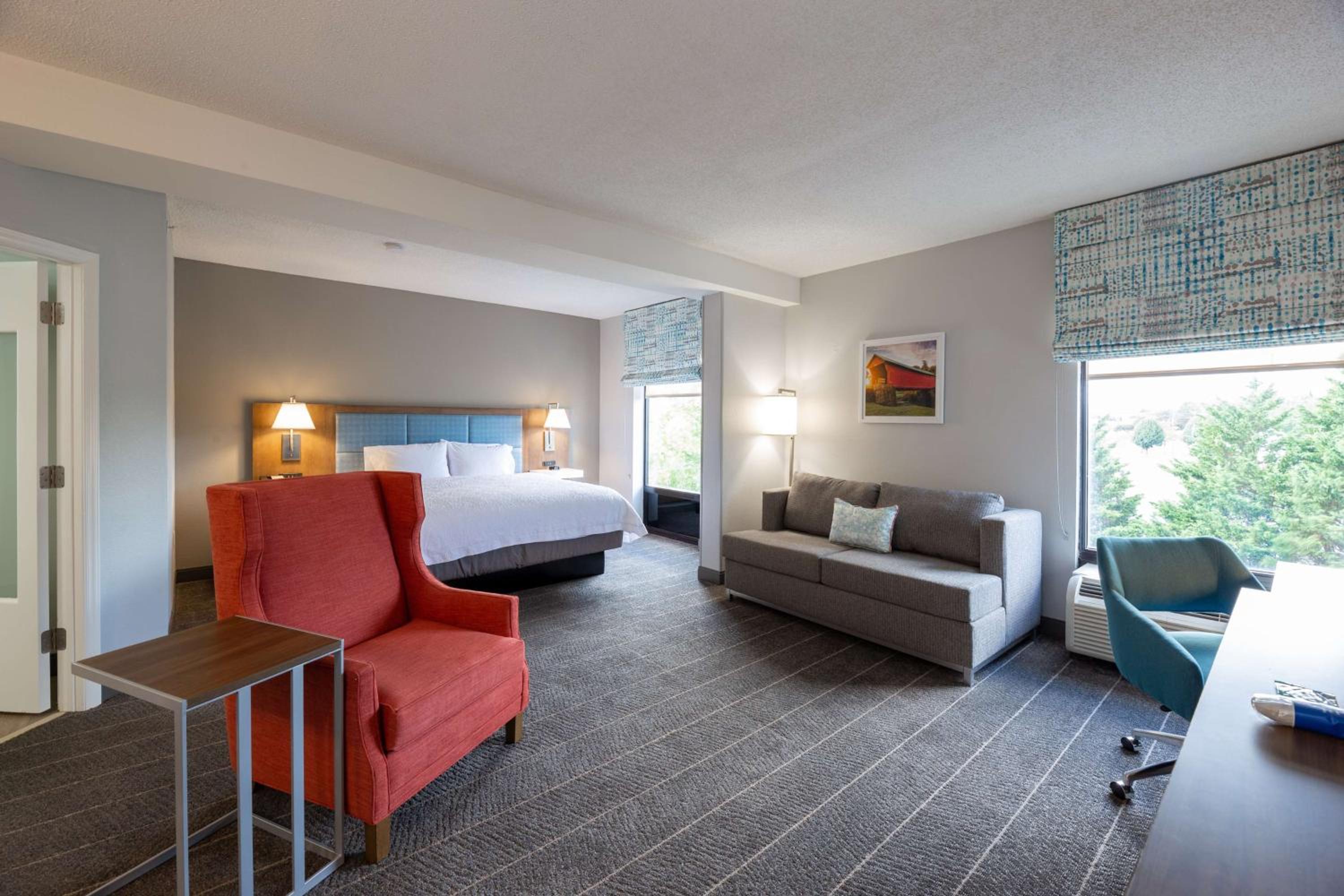 Large King Room with Sofa Bed - Non-Smoking - Photo 3