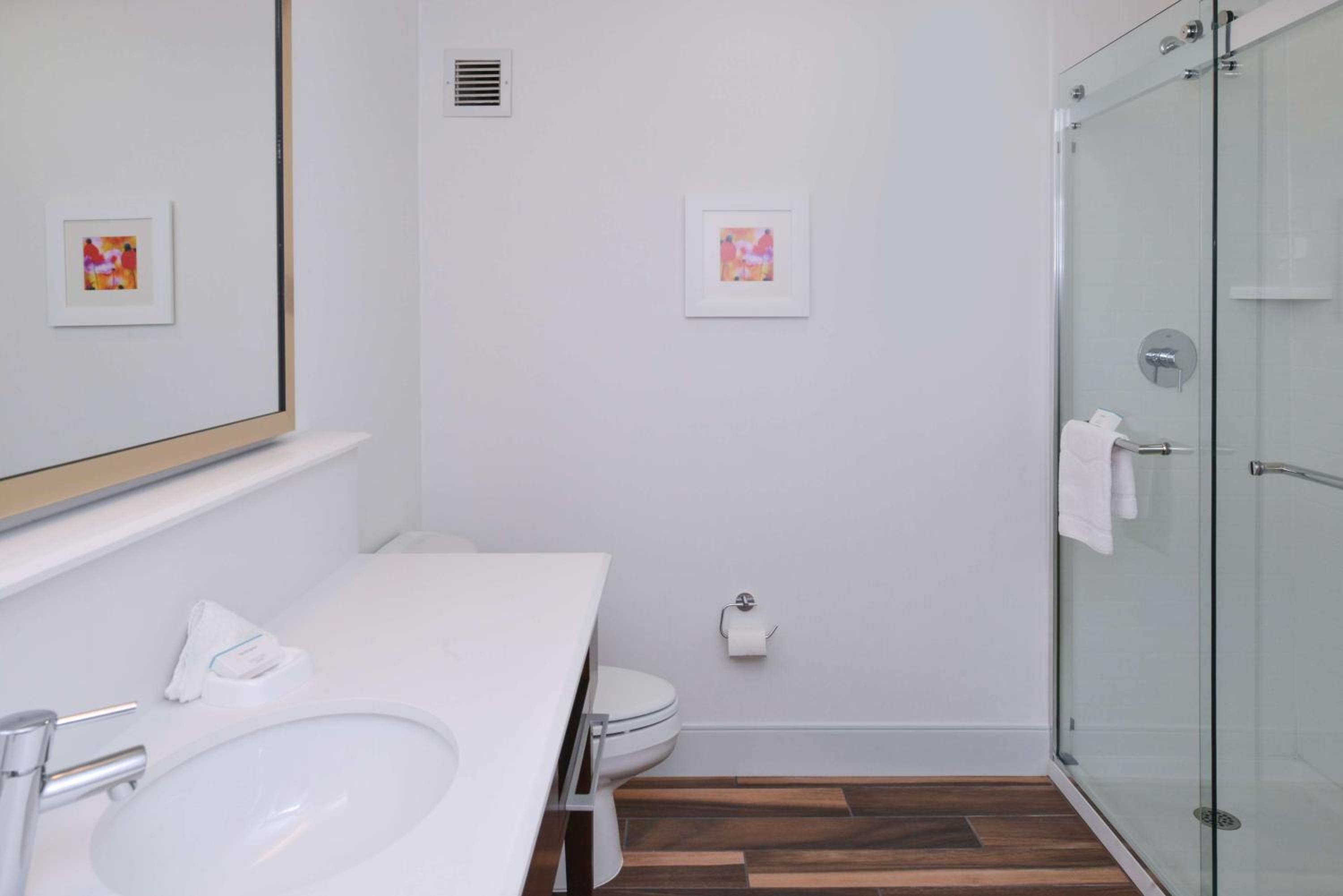 Deluxe King Room - Non-Smoking - Photo 4