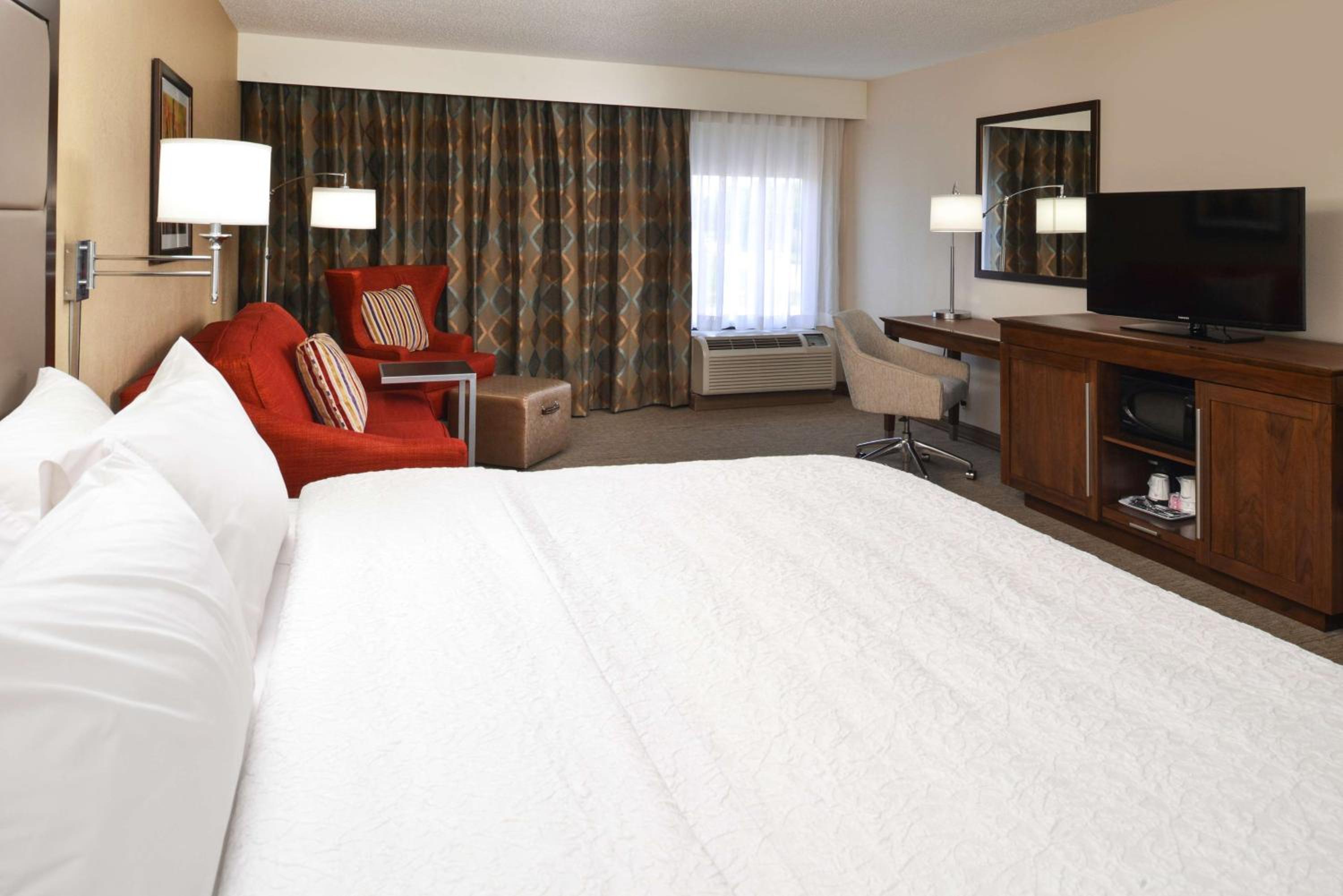 Deluxe King Room - Non-Smoking - Photo 1