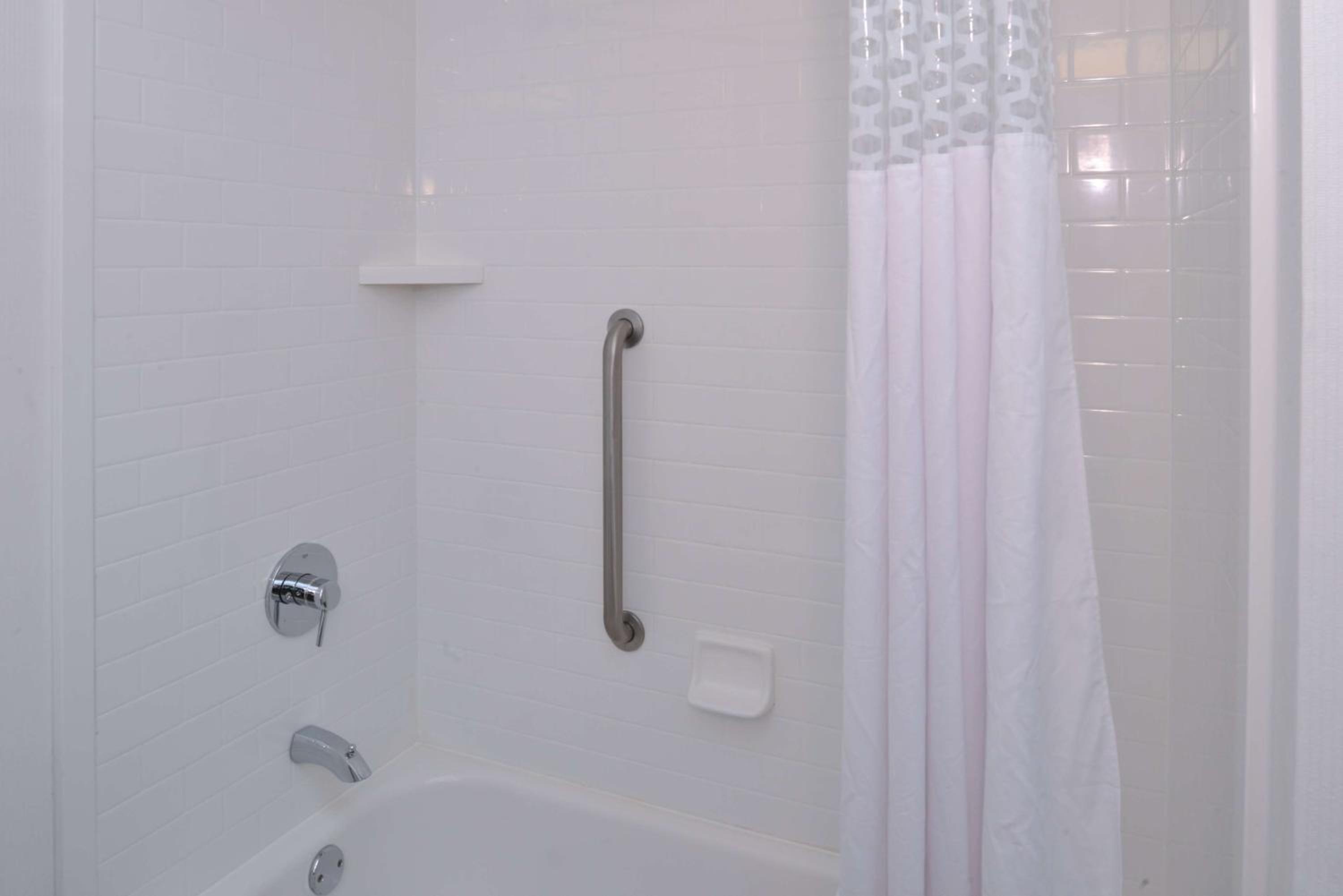 King Room with King Bed - Non-Smoking - Photo 2
