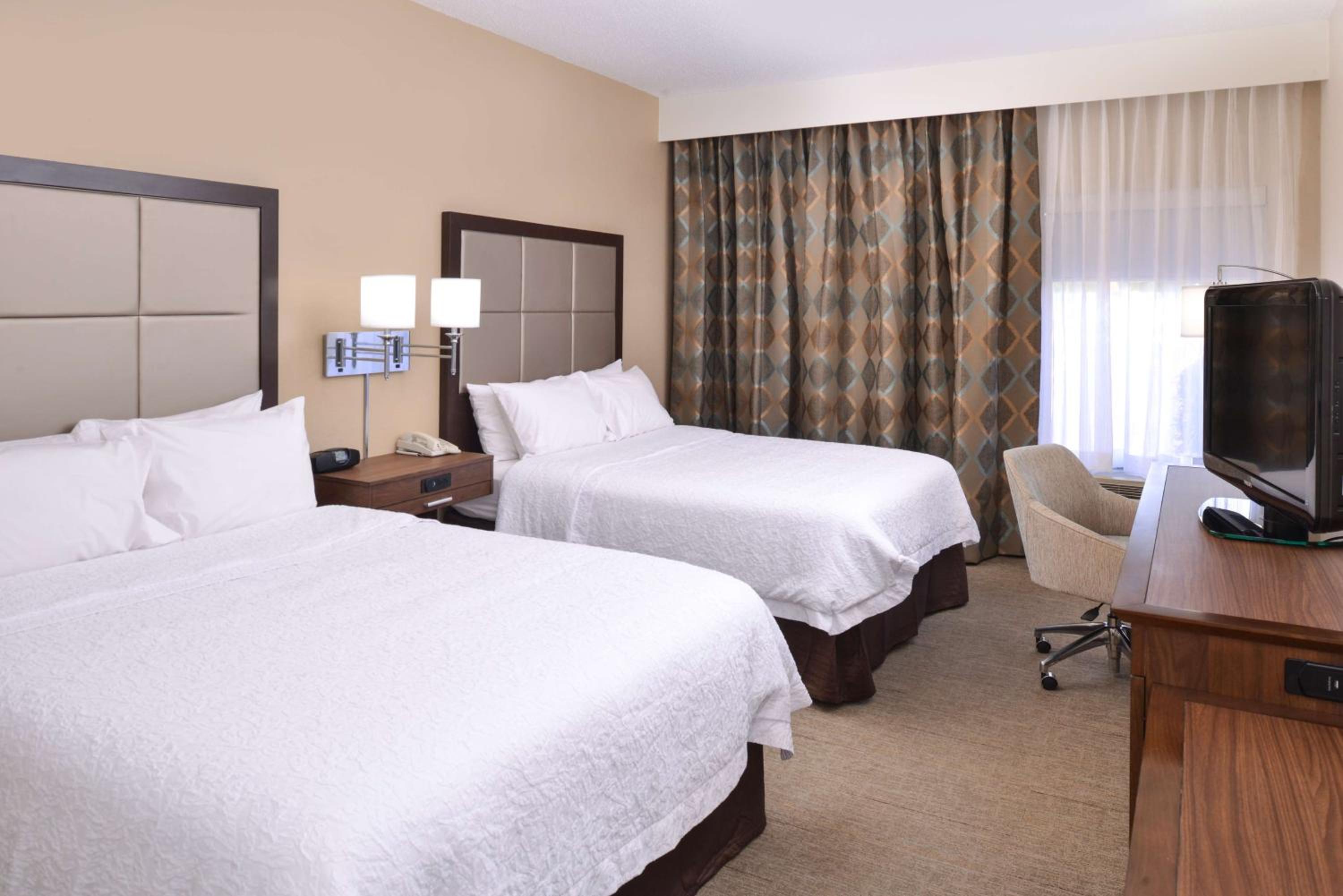 Room with Two Queen Beds - Non-Smoking - Photo 3