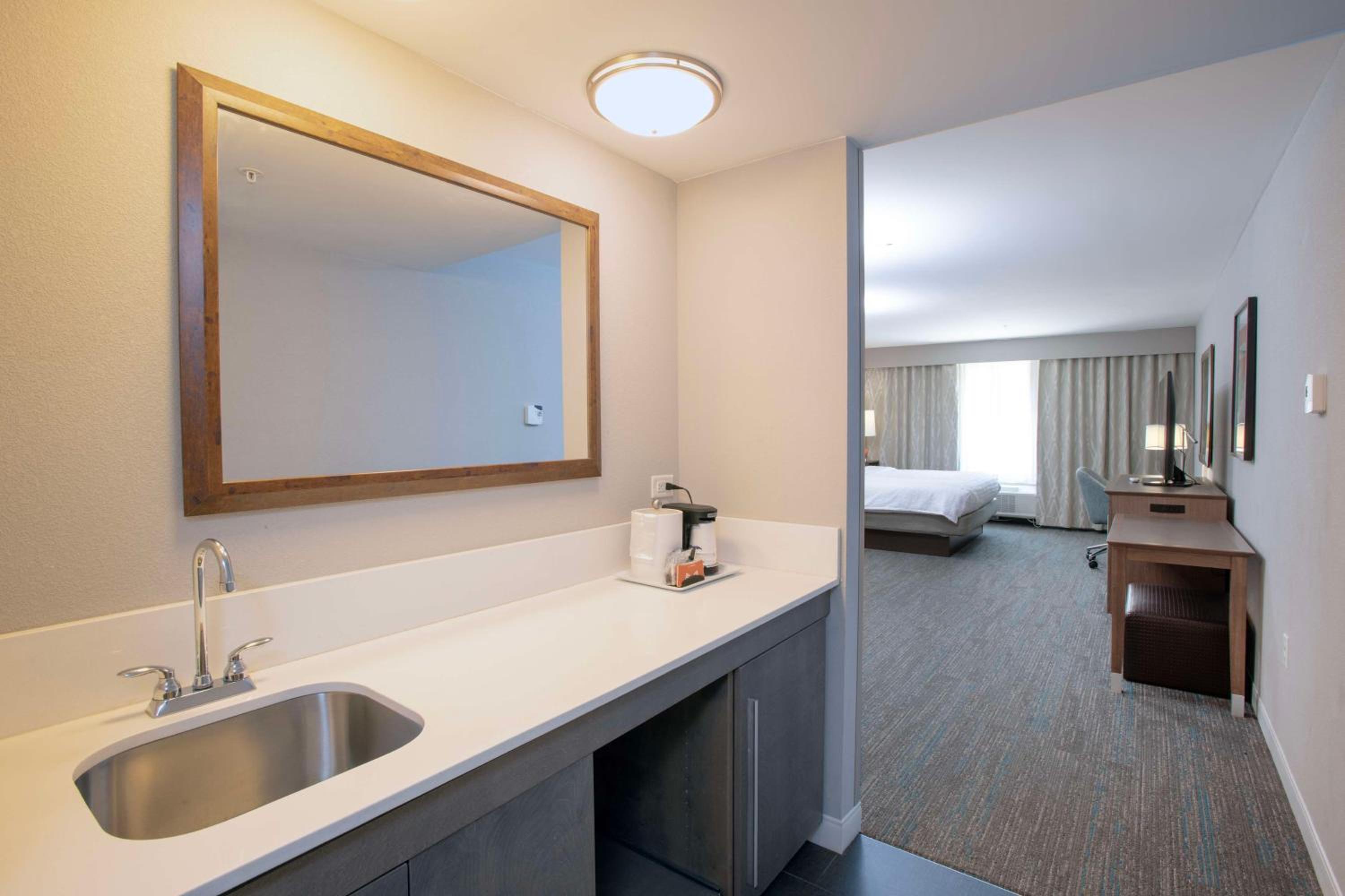 King Room with Sofa Bed and Spa Shower - Non-Smoking photo 3
