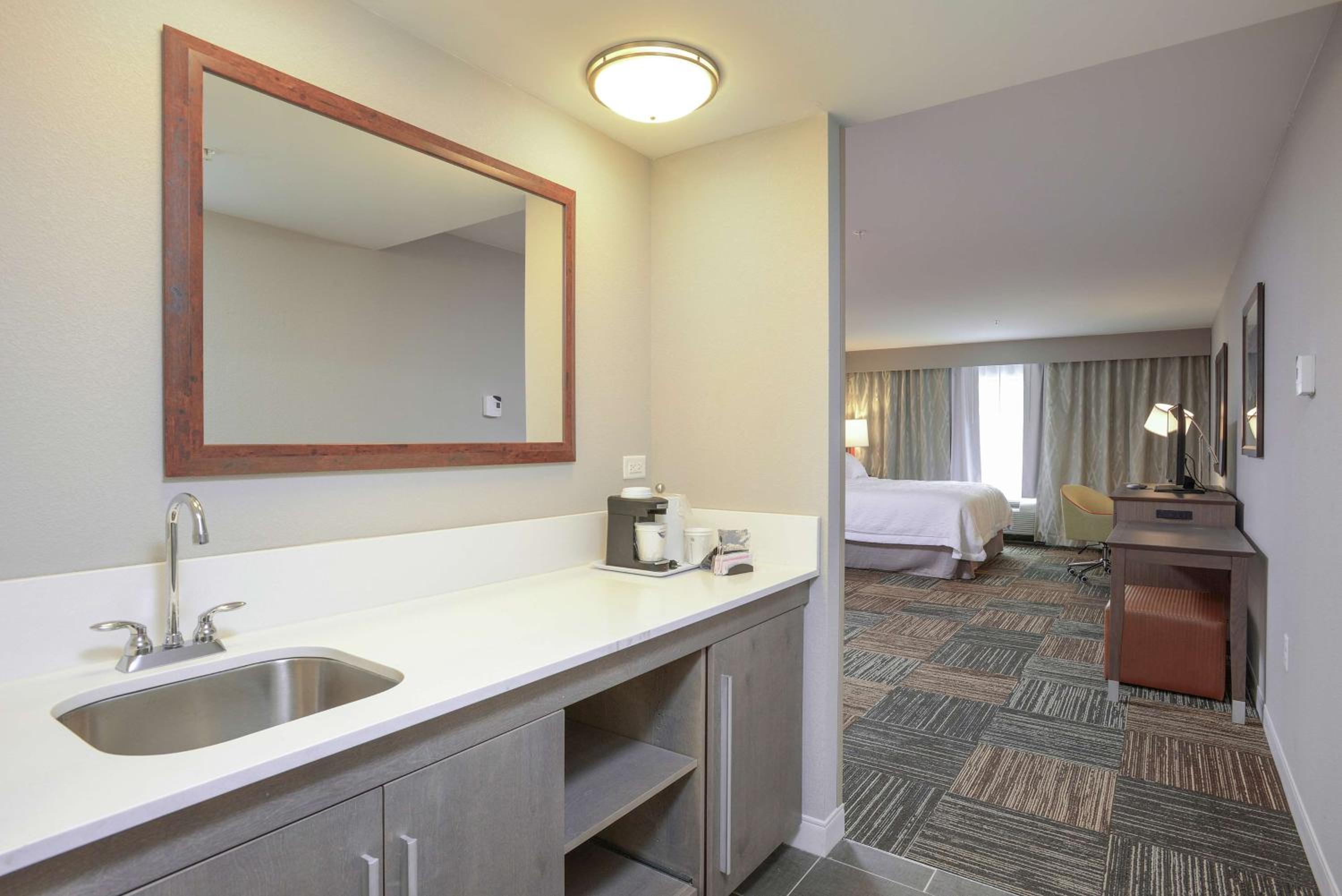 King Room with Sofa Bed and Spa Shower - Non-Smoking photo 2