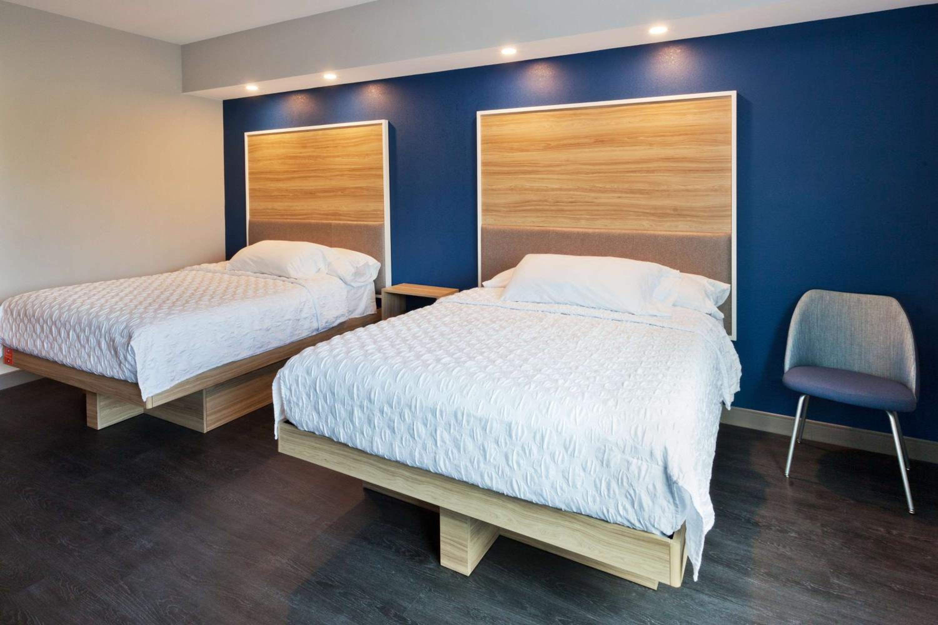 Queen Room with Two Queen Beds - Mobility Access photo 1