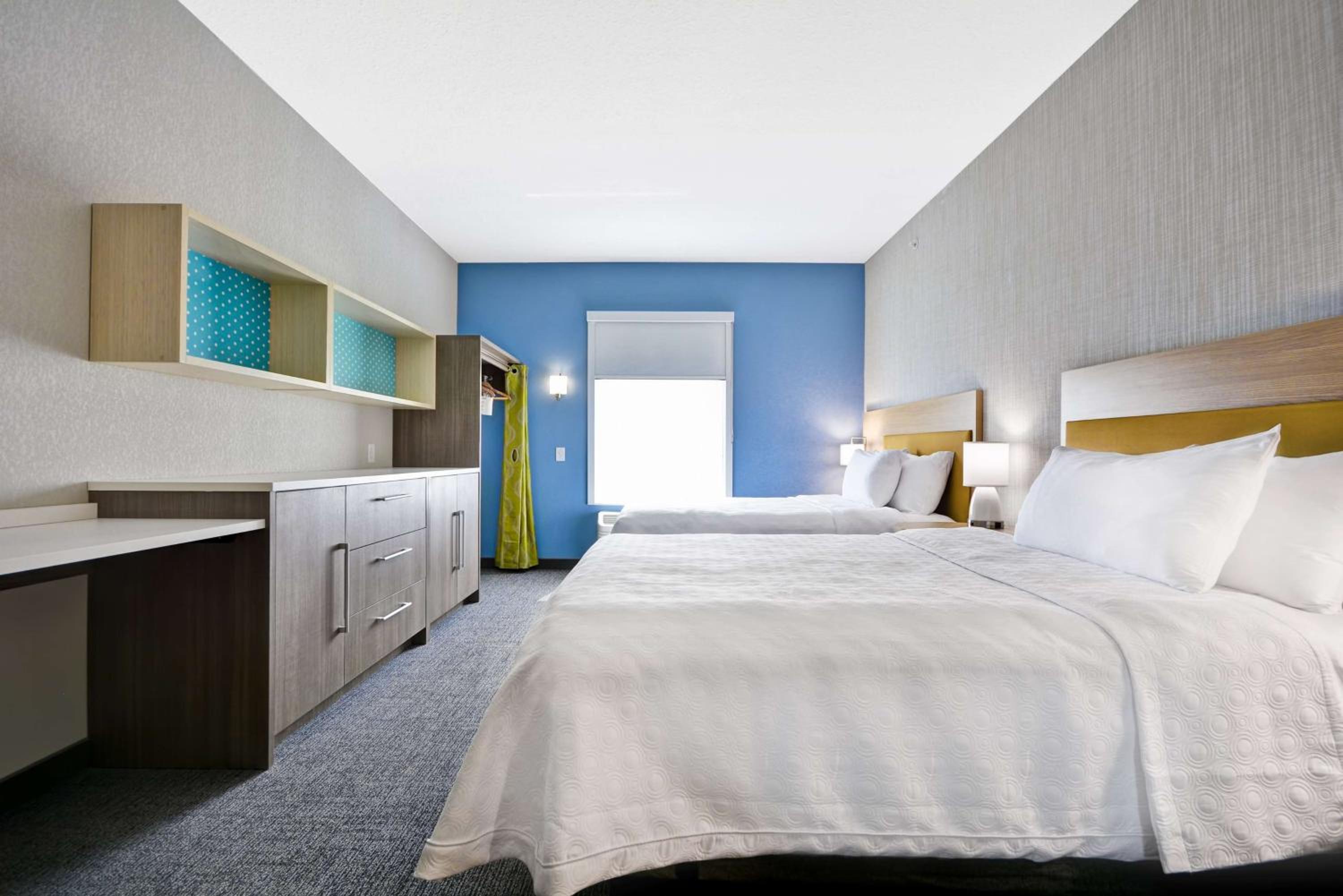 Queen Studio with Two Queen Beds - Non-Smoking