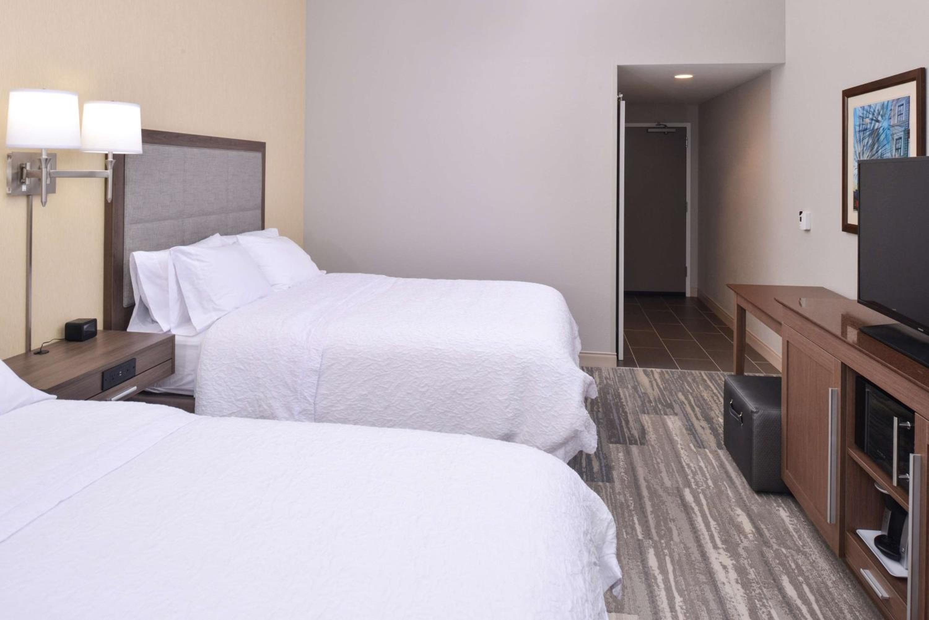 Queen Room with Two Queen Beds (4 Adults) - Photo 1