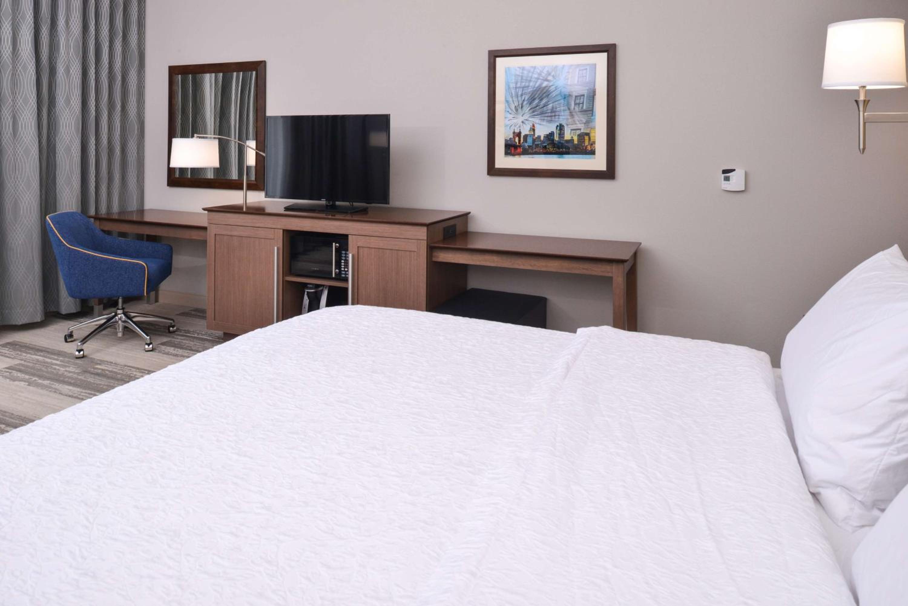 King Room with Sofa Bed - Non-Smoking - Photo 2