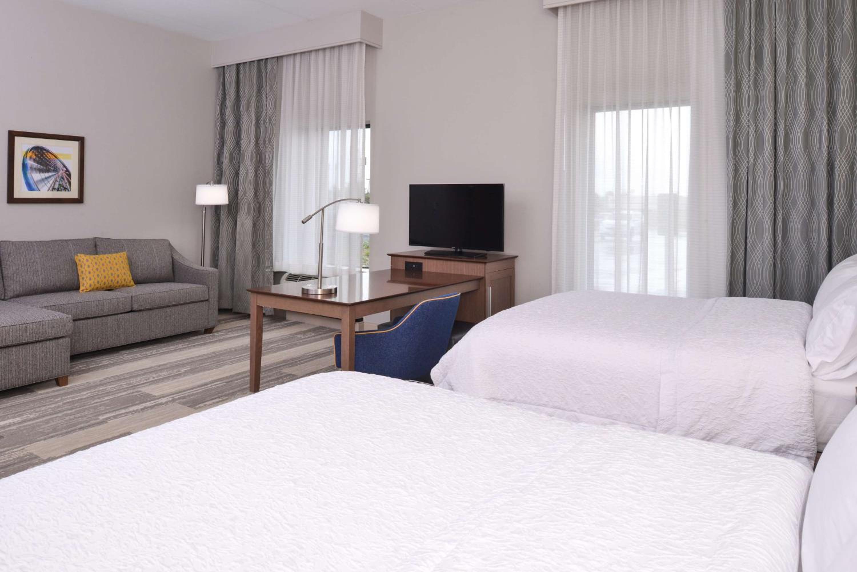 Queen Studio Suite with Two Queen Beds - Non-Smoking - Photo 3