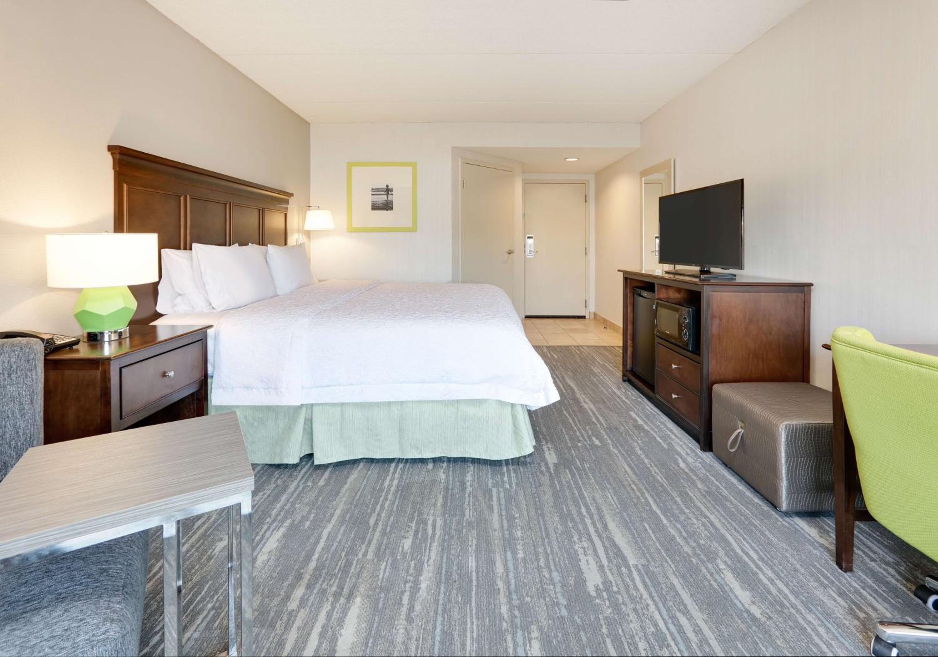 King Room with King Bed - Non-Smoking - Photo 2