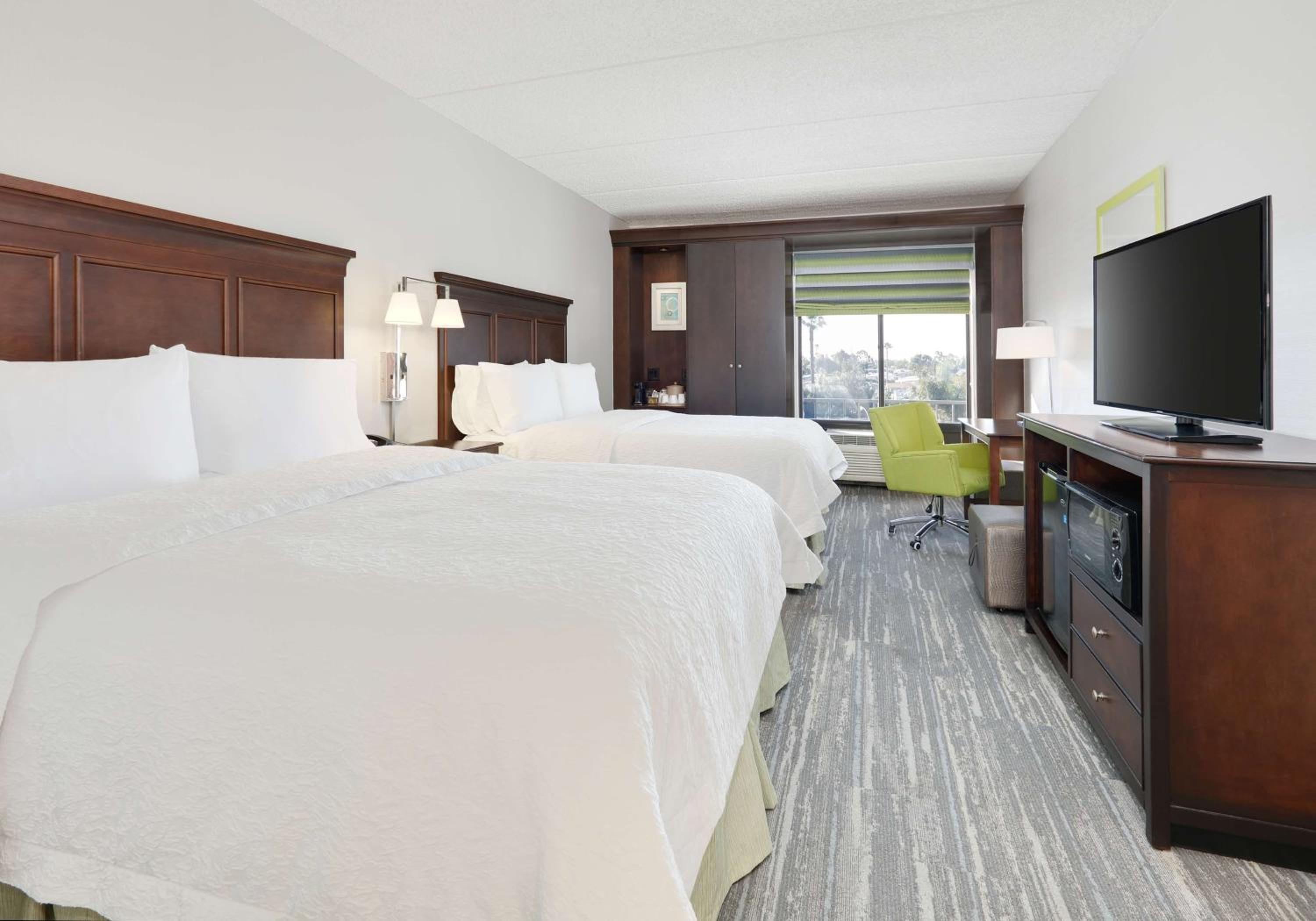Room with Two Queen Beds - Non-Smoking - Photo 2