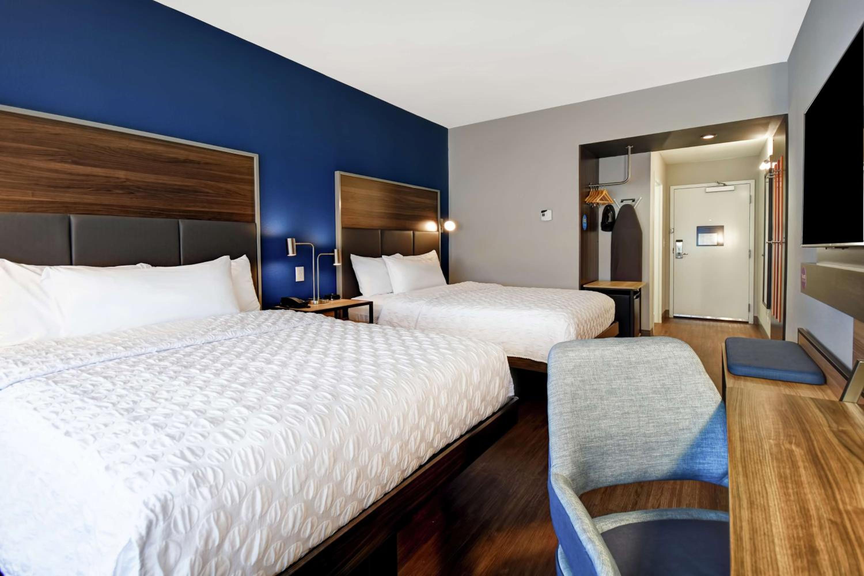 Queen Room with Two Queen Beds - Photo 1