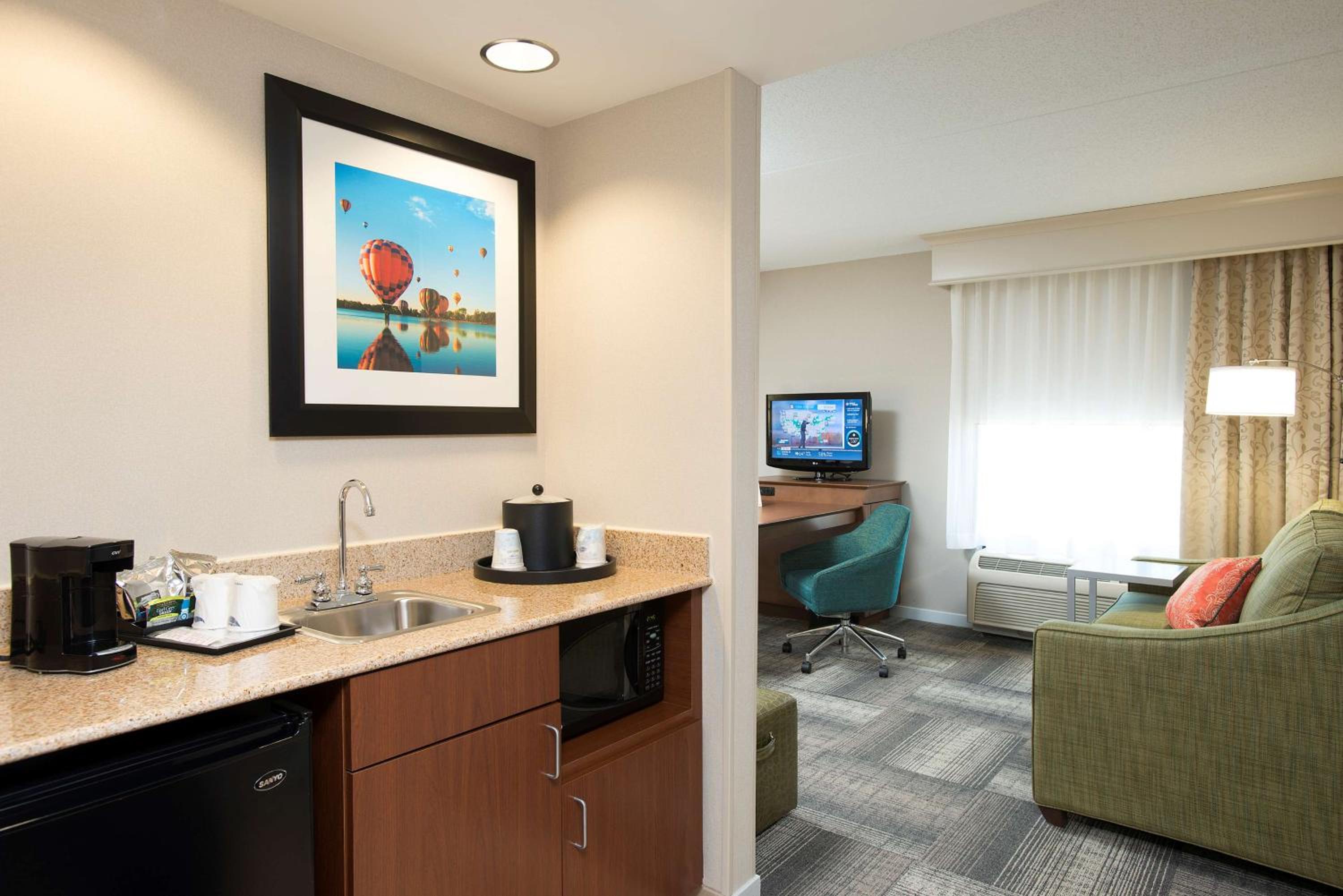 King Studio Suite - Non-Smoking - Photo 3