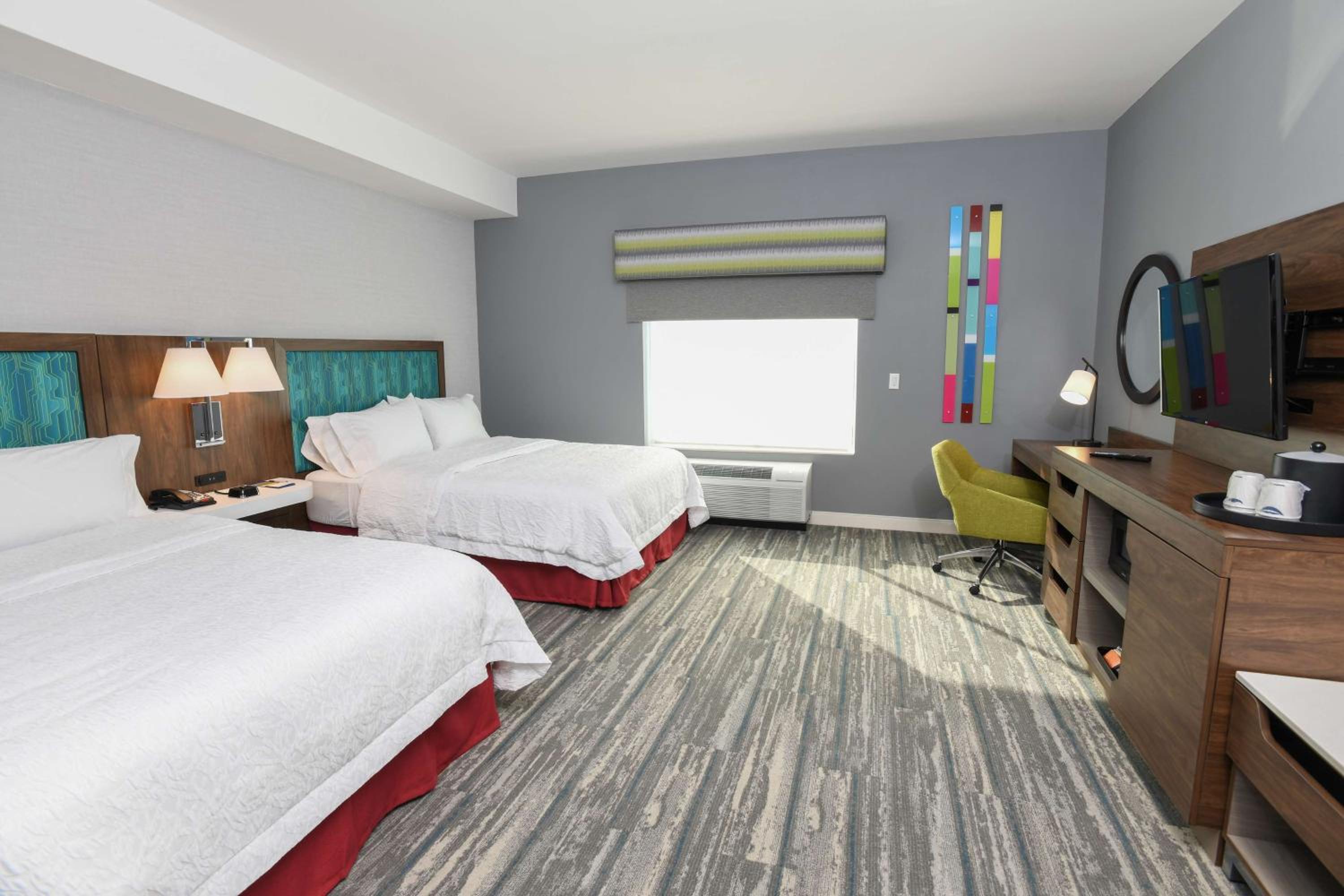 Queen Room with Bath Tub - Mobility Access/Non-Smoking - Photo 1