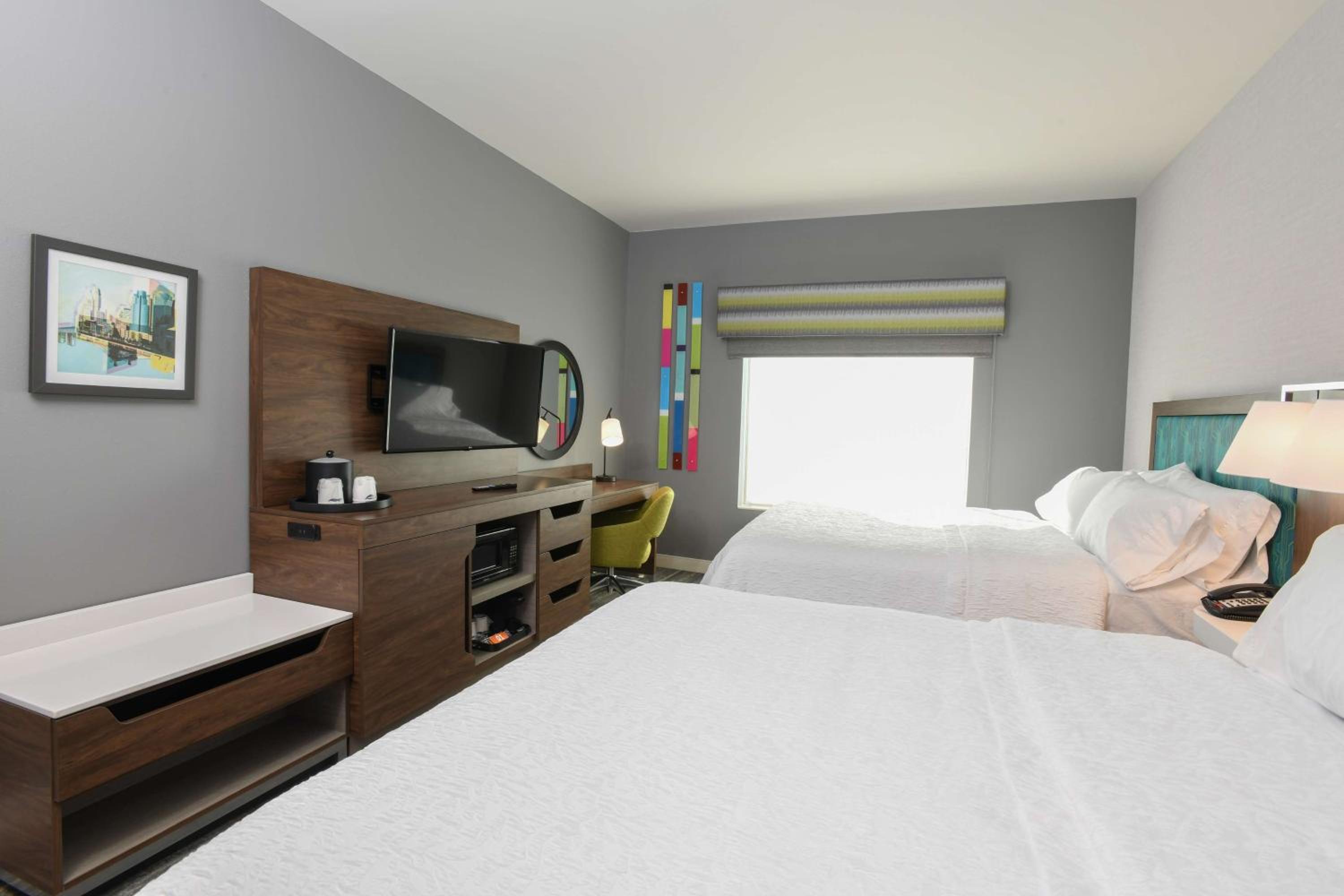 Queen Room with Two Queen Beds - Hearing Access/Non-Smoking - Photo 2