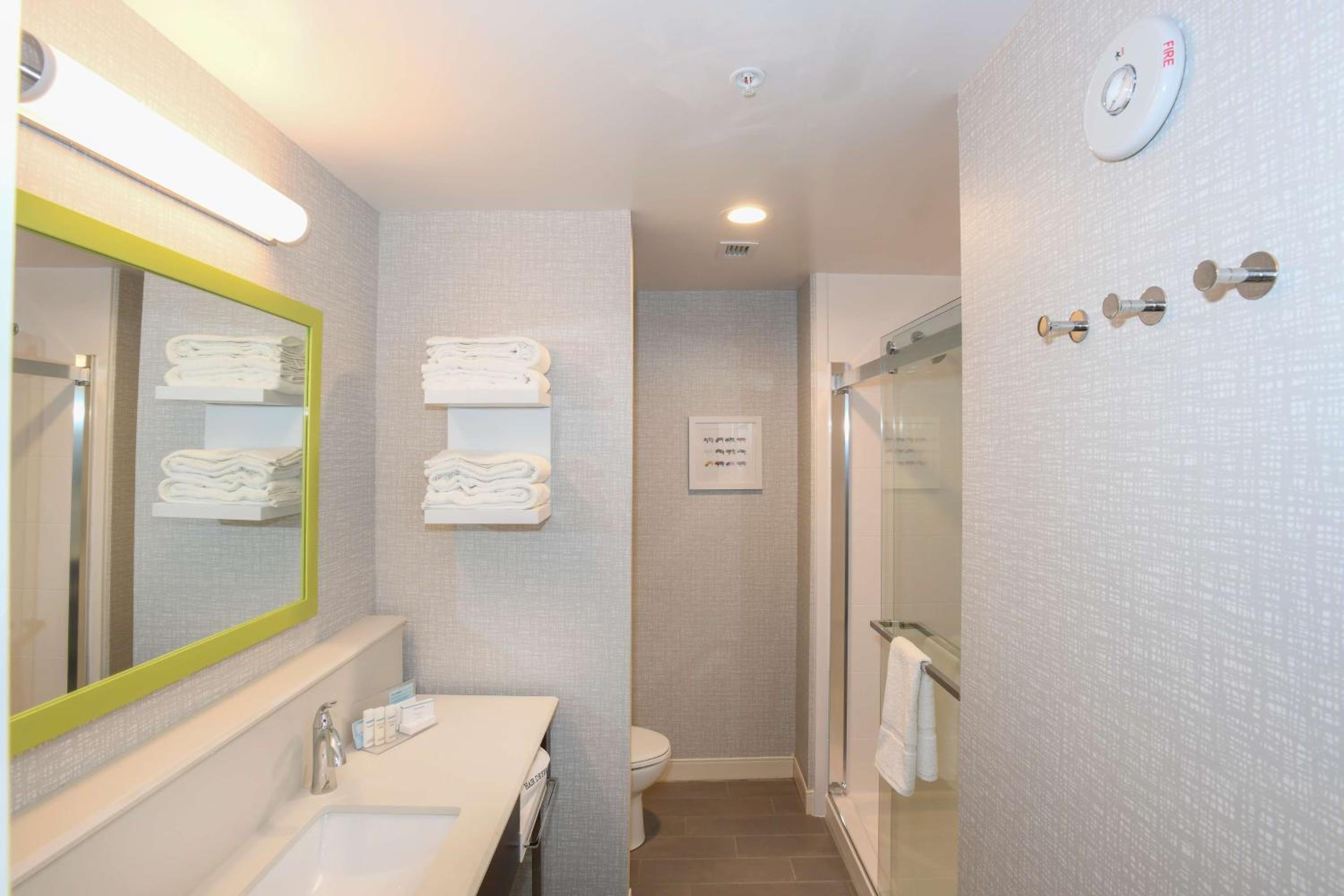 King Room - Hearing Access/Non-Smoking - Photo 2
