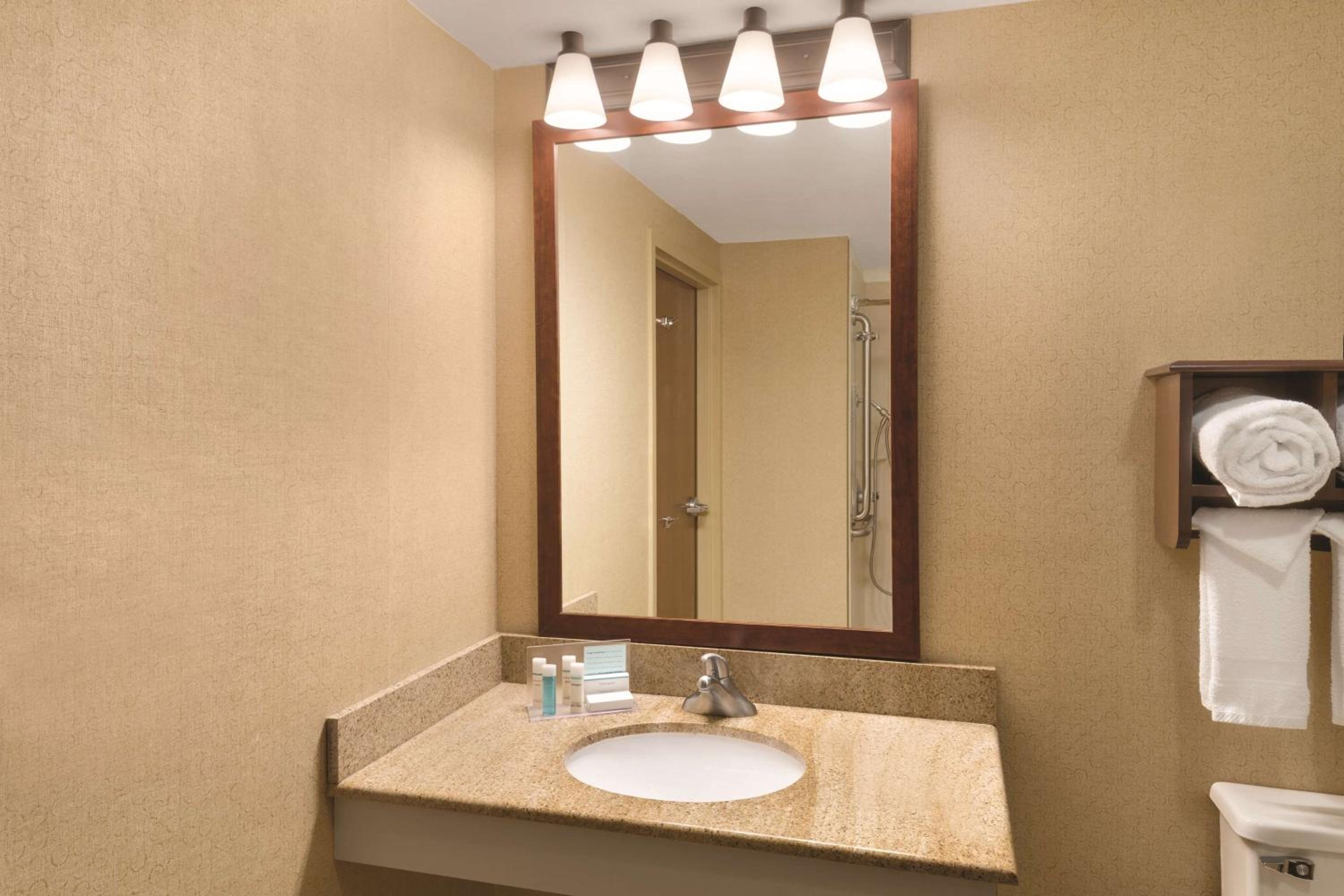 King Room - Mobility Access/Non-Smoking - Photo 3