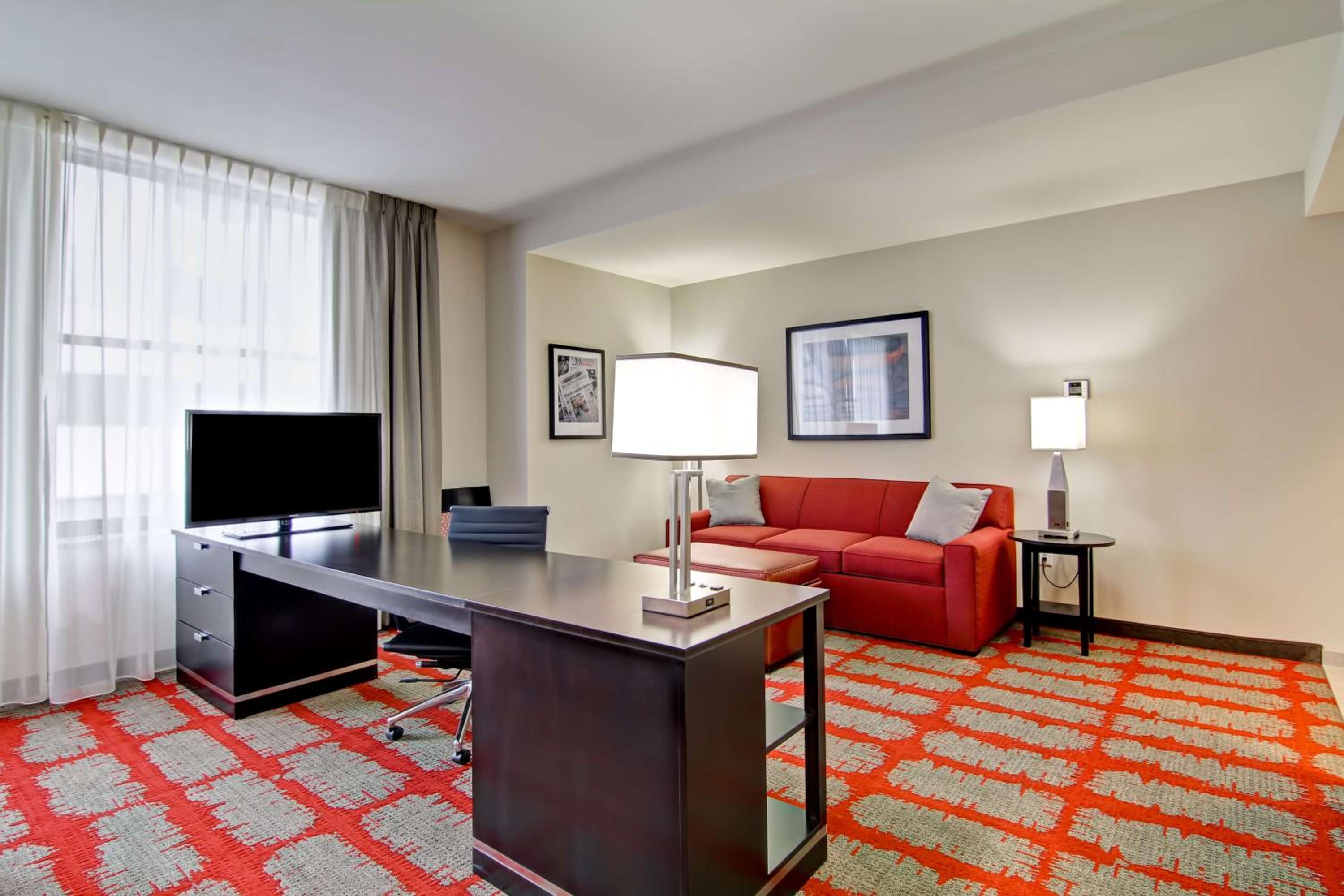 King Studio Suite with Sofa Bed - Hearing Access/Non-Smoking photo 3