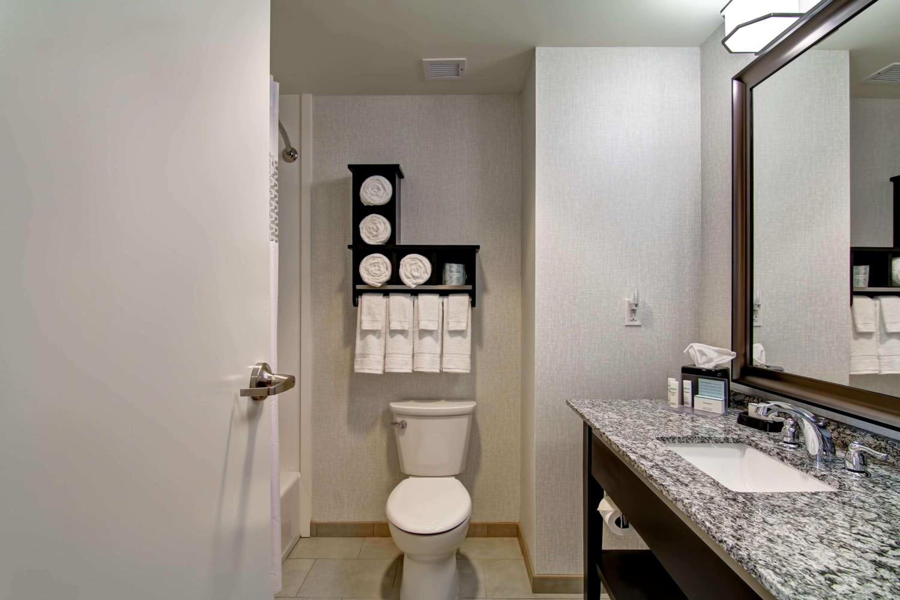 King Room - Hearing Access/Non-Smoking photo 2