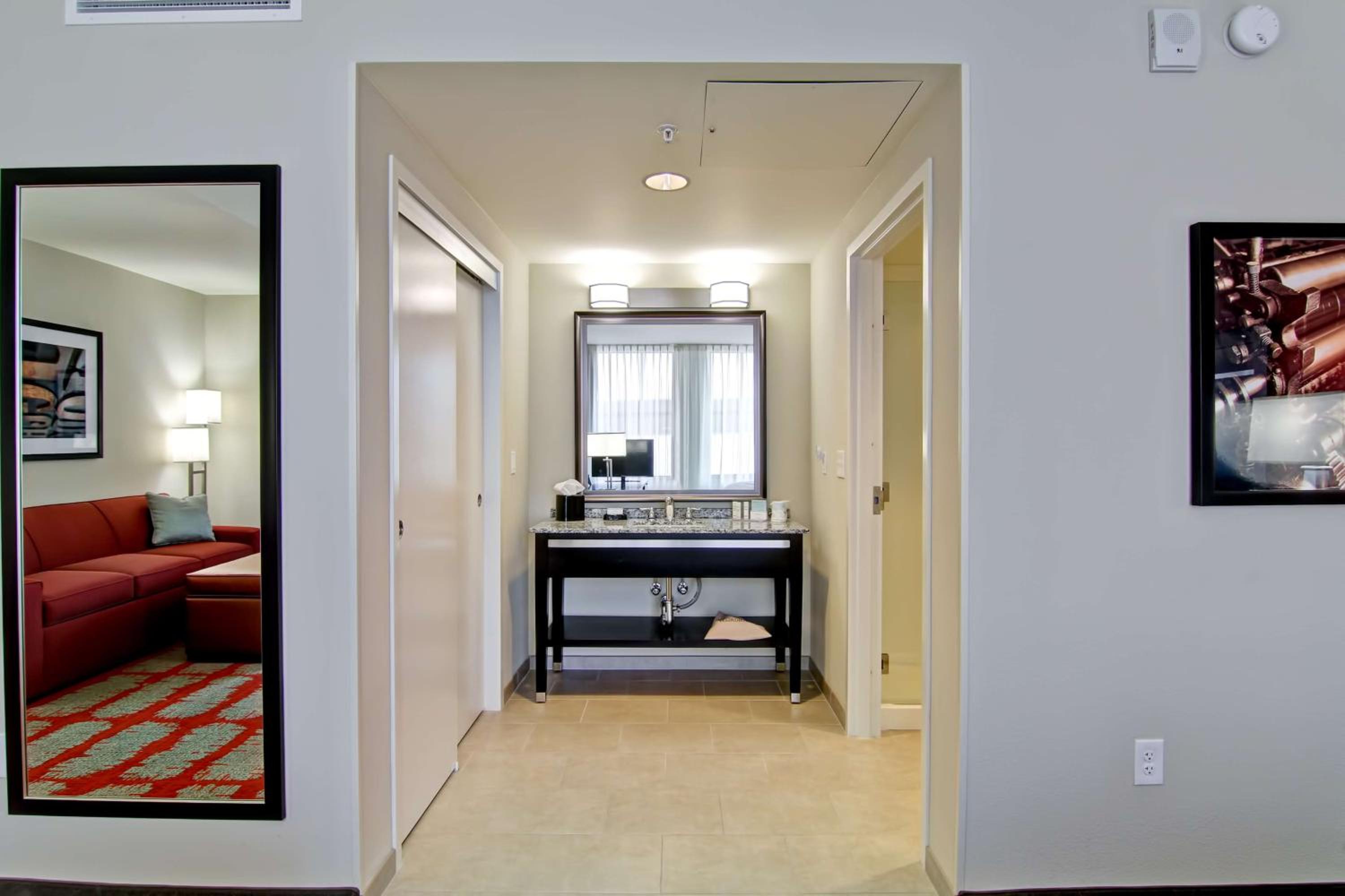 King Studio Suite with Sofa Bed - Hearing Access/Non-Smoking photo 2
