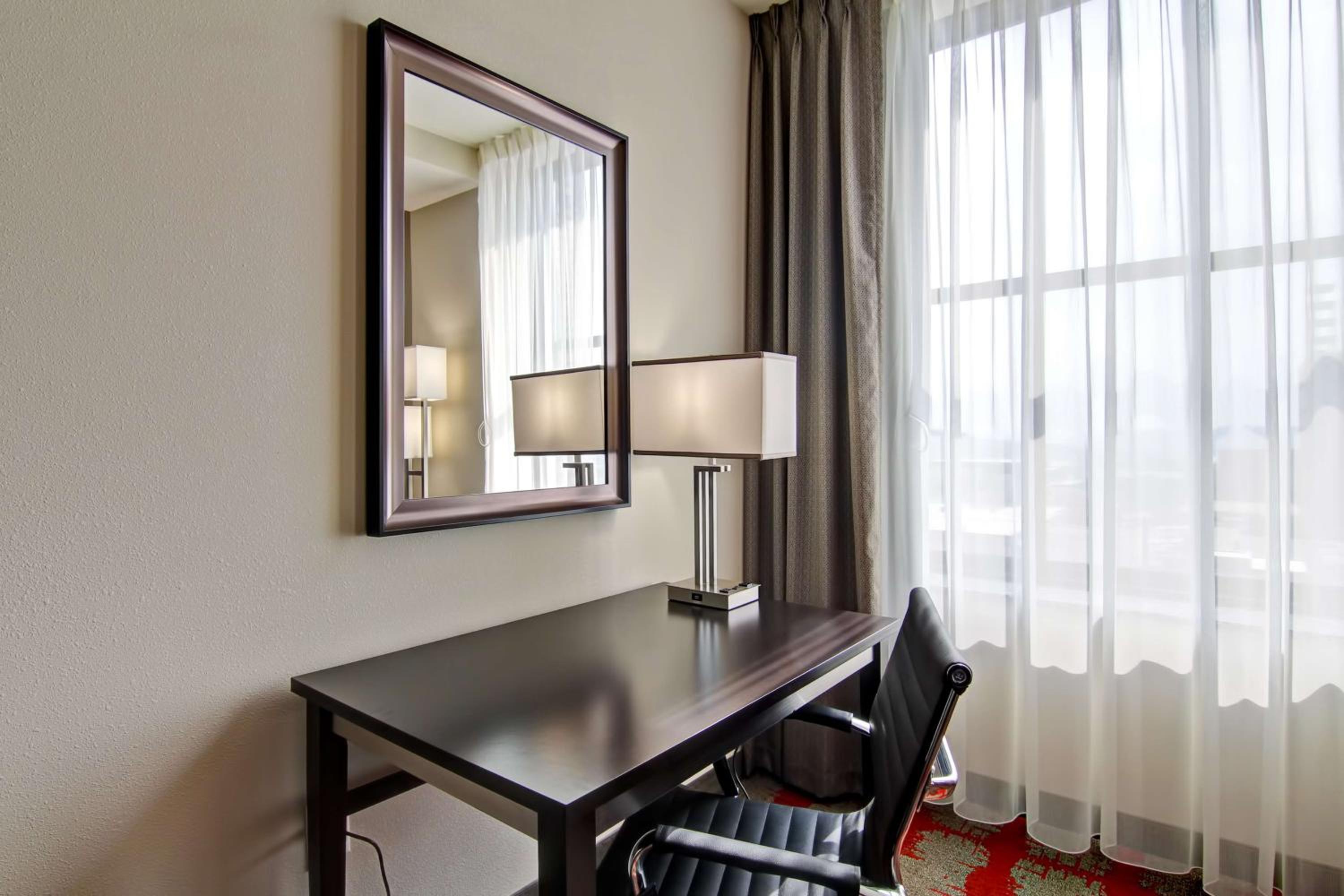 King Room - Hearing Access/Non-Smoking photo 3