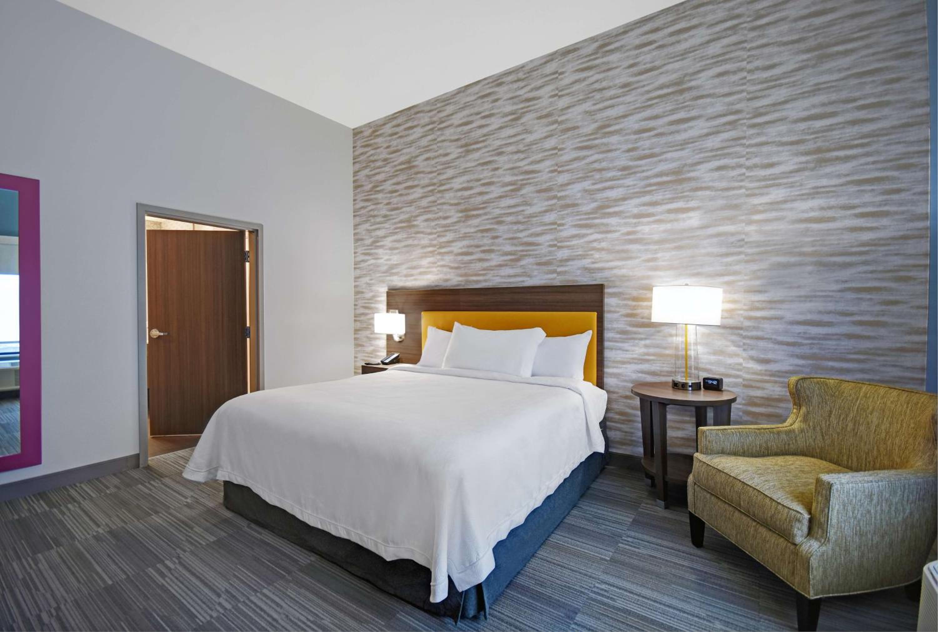 One-Bedroom King Suite - Non-Smoking - Photo 9