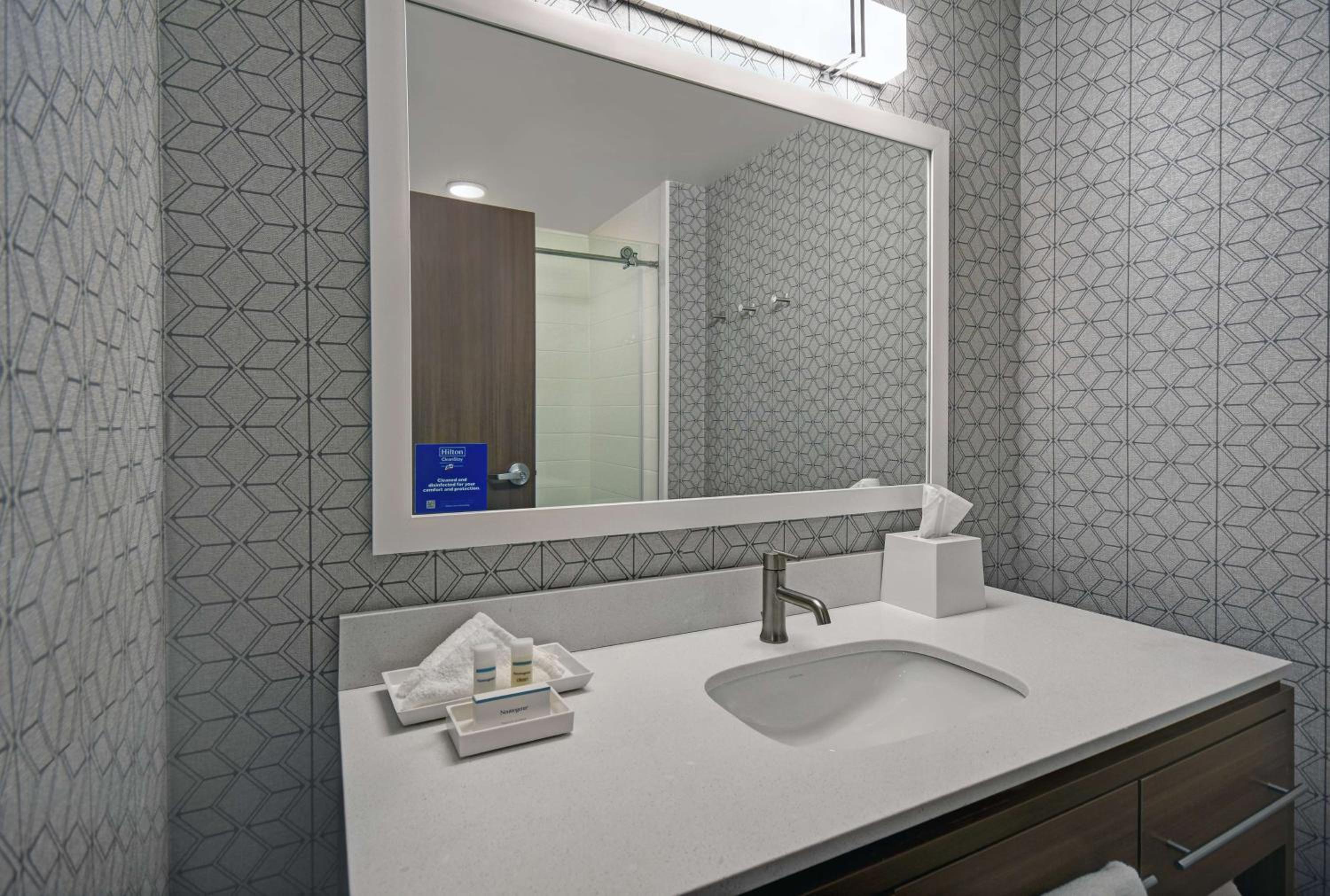 King Studio Suite - Non-Smoking - Photo 6