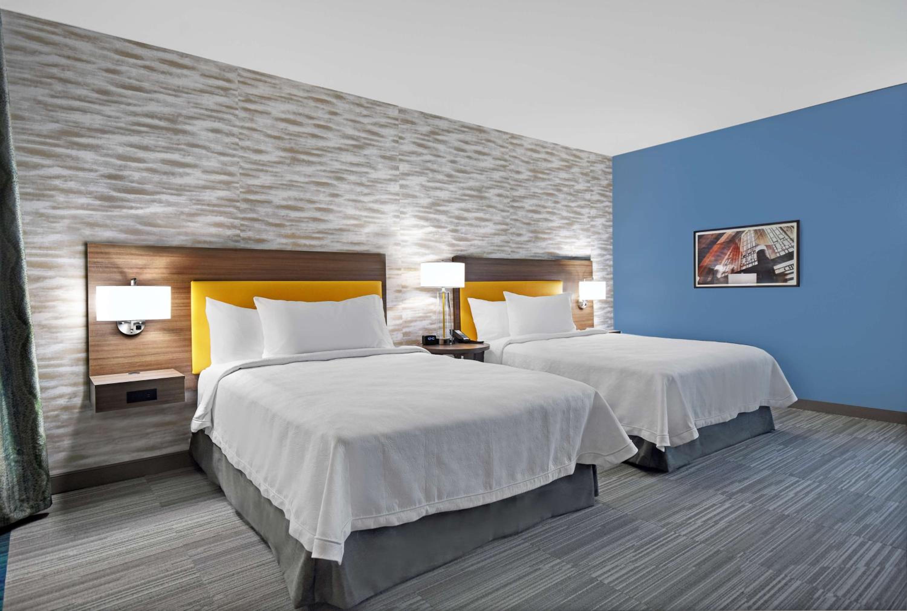 Queen Studio with Two Queen Beds - Non-Smoking - Photo 5