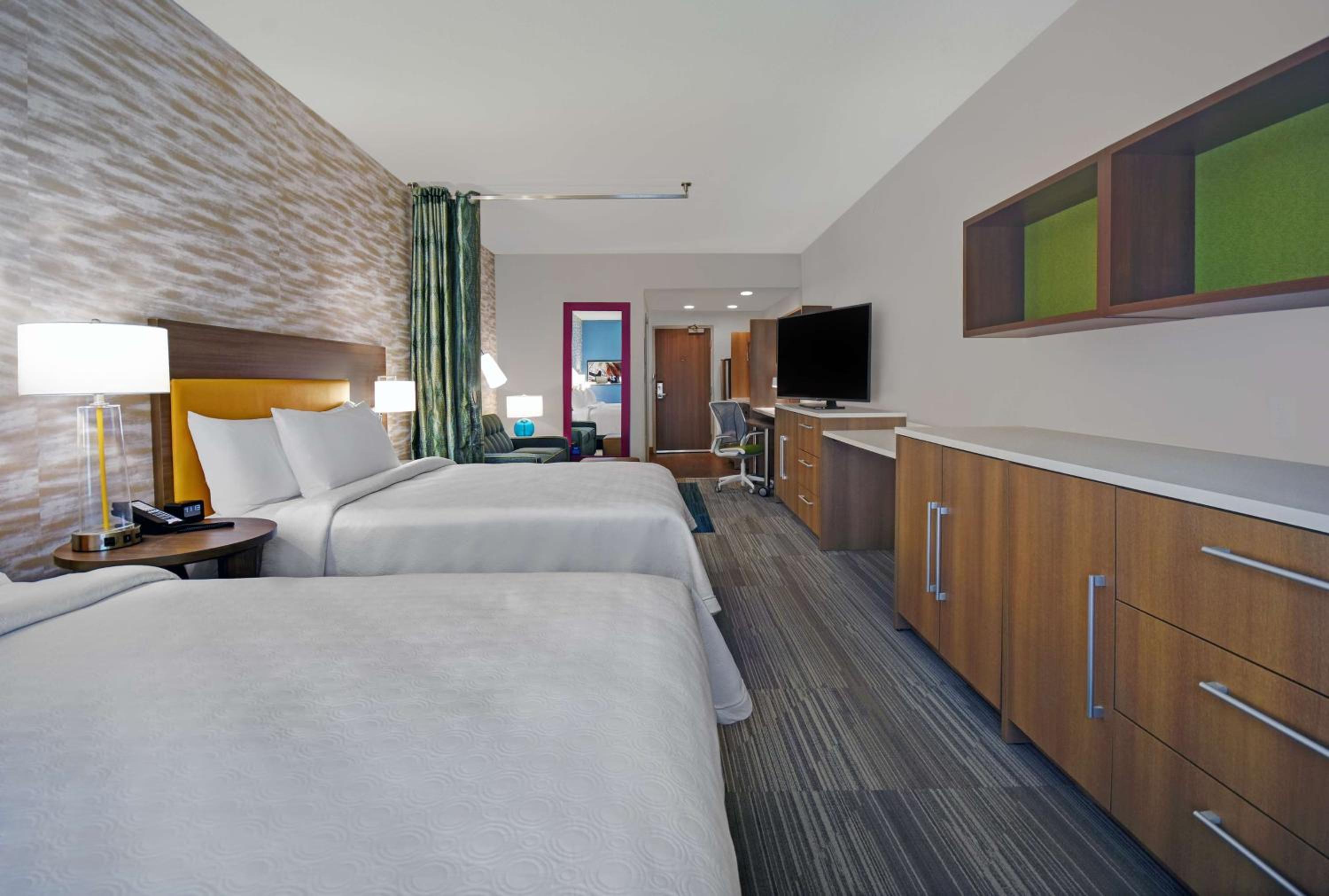 Queen Studio with Two Queen Beds - Non-Smoking - Photo 1