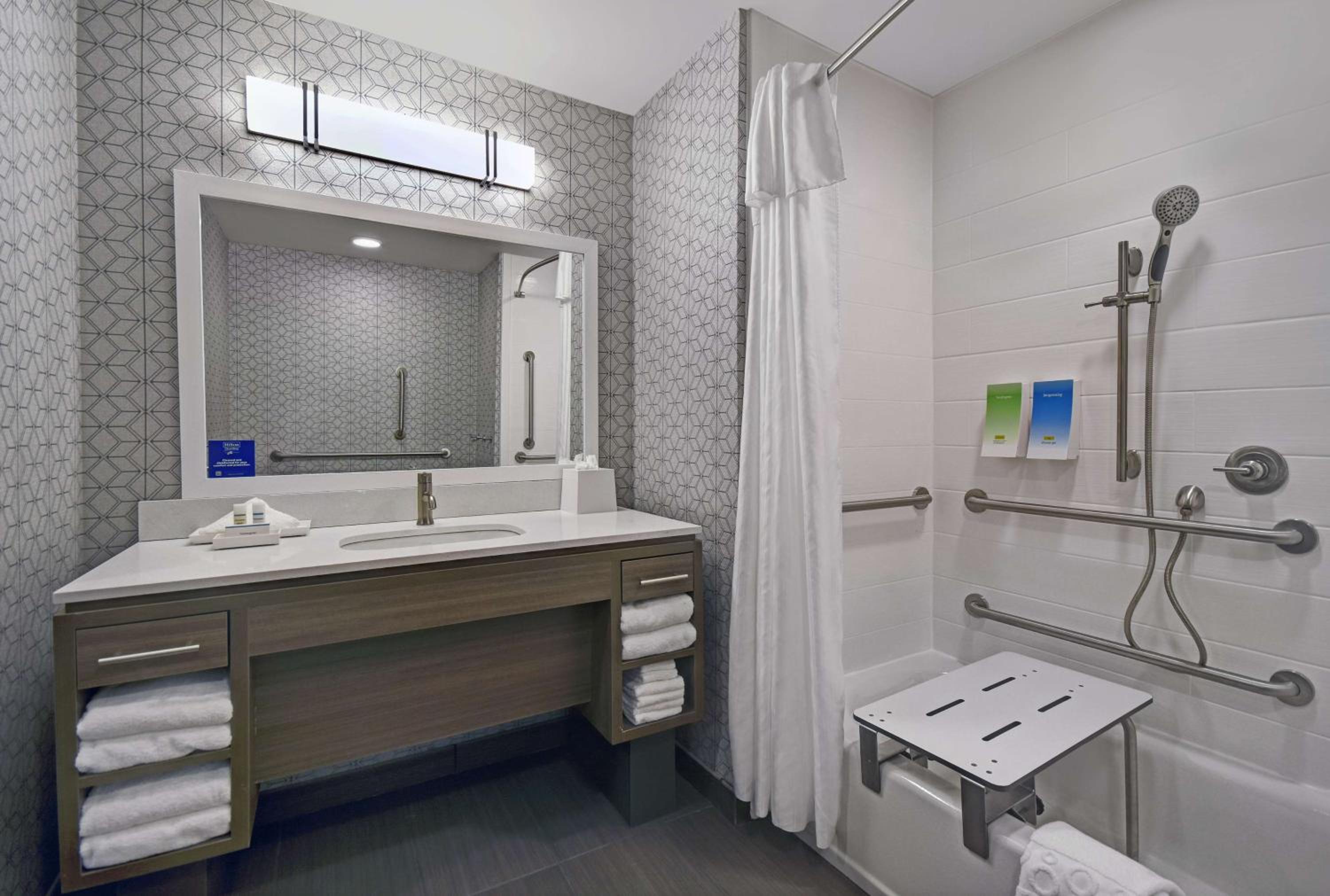 King Studio - Mobility and Hearing Access/Non-Smoking - Photo 2