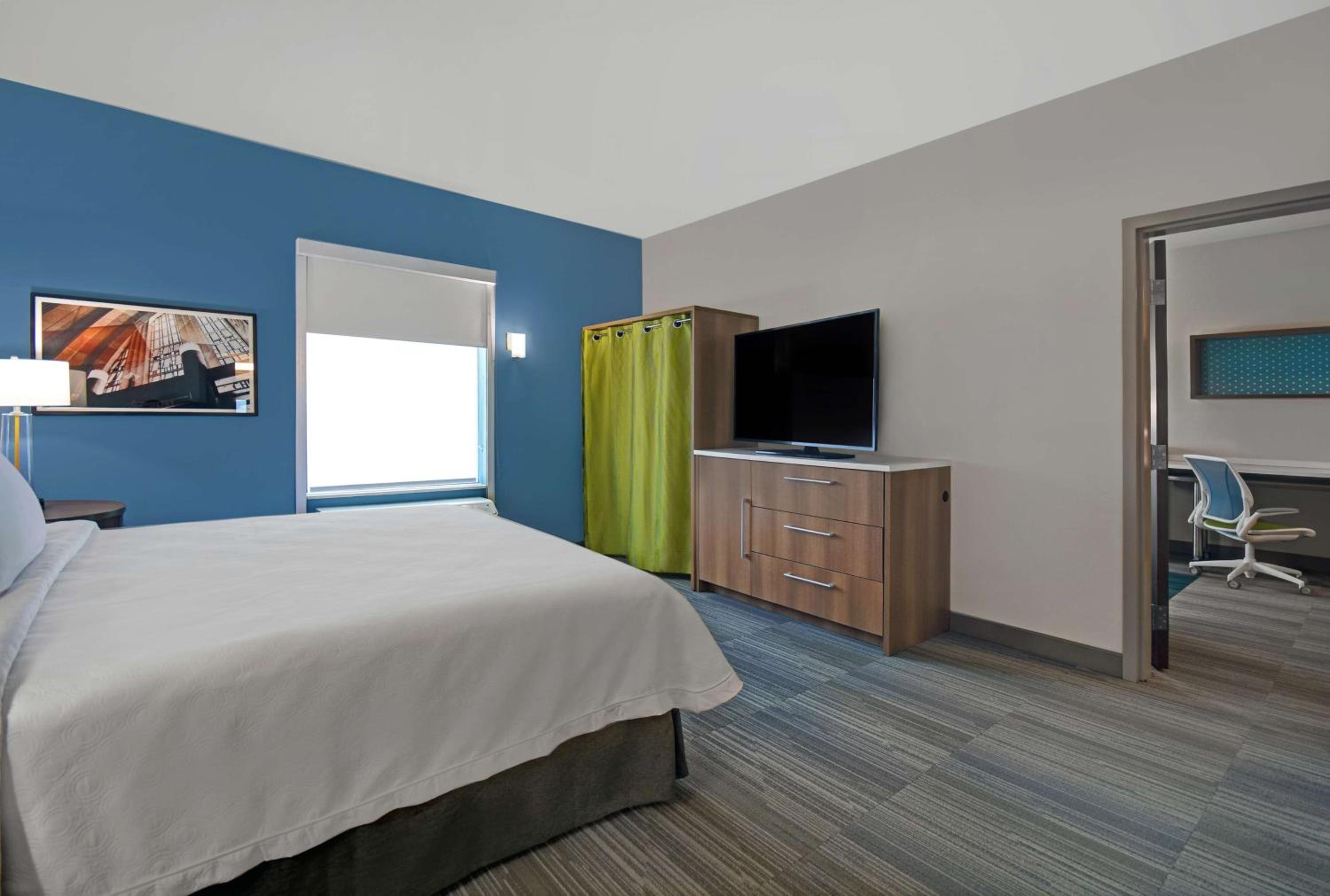 One-Bedroom King Suite - Non-Smoking - Photo 3