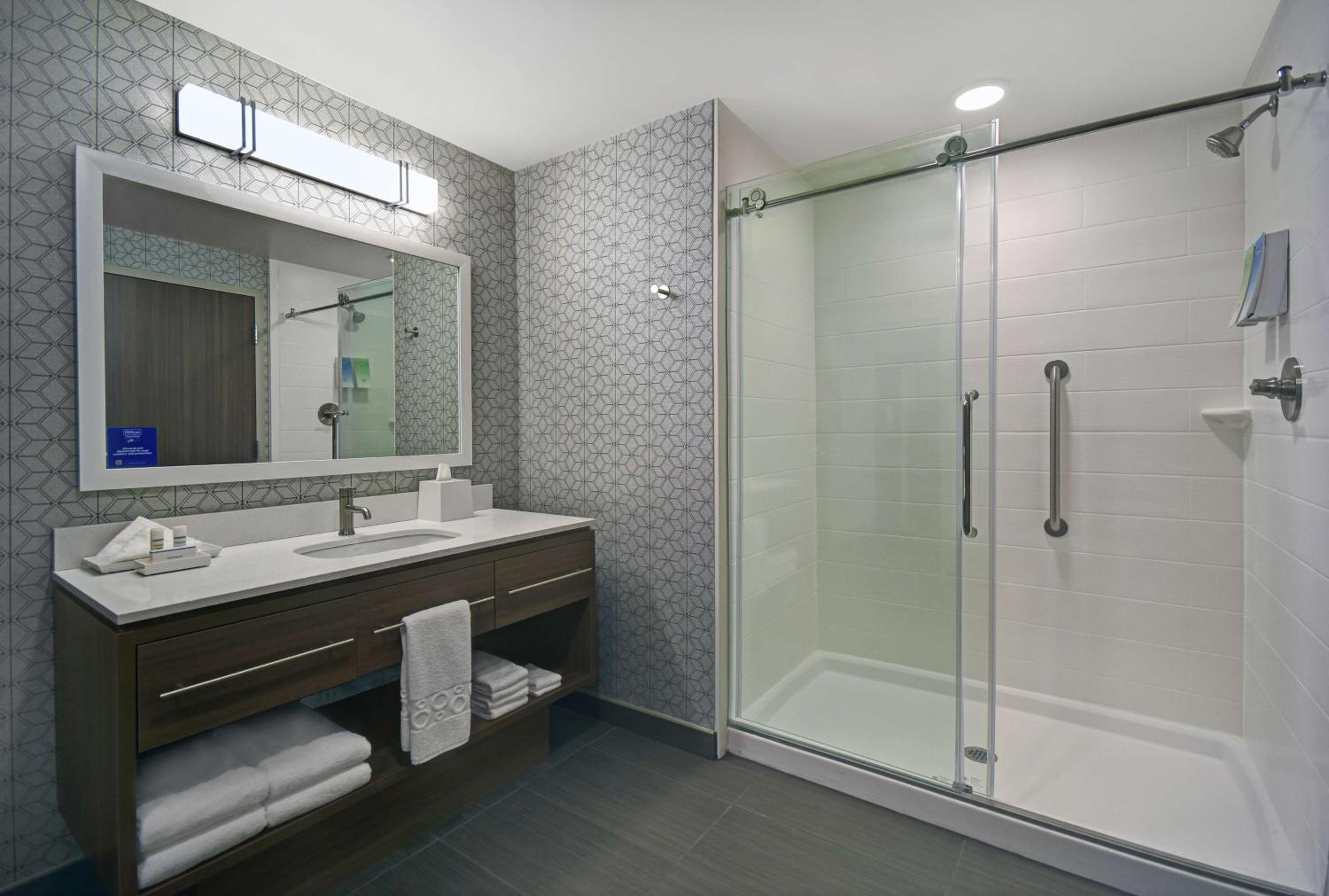 One-Bedroom King Suite - Non-Smoking - Photo 8