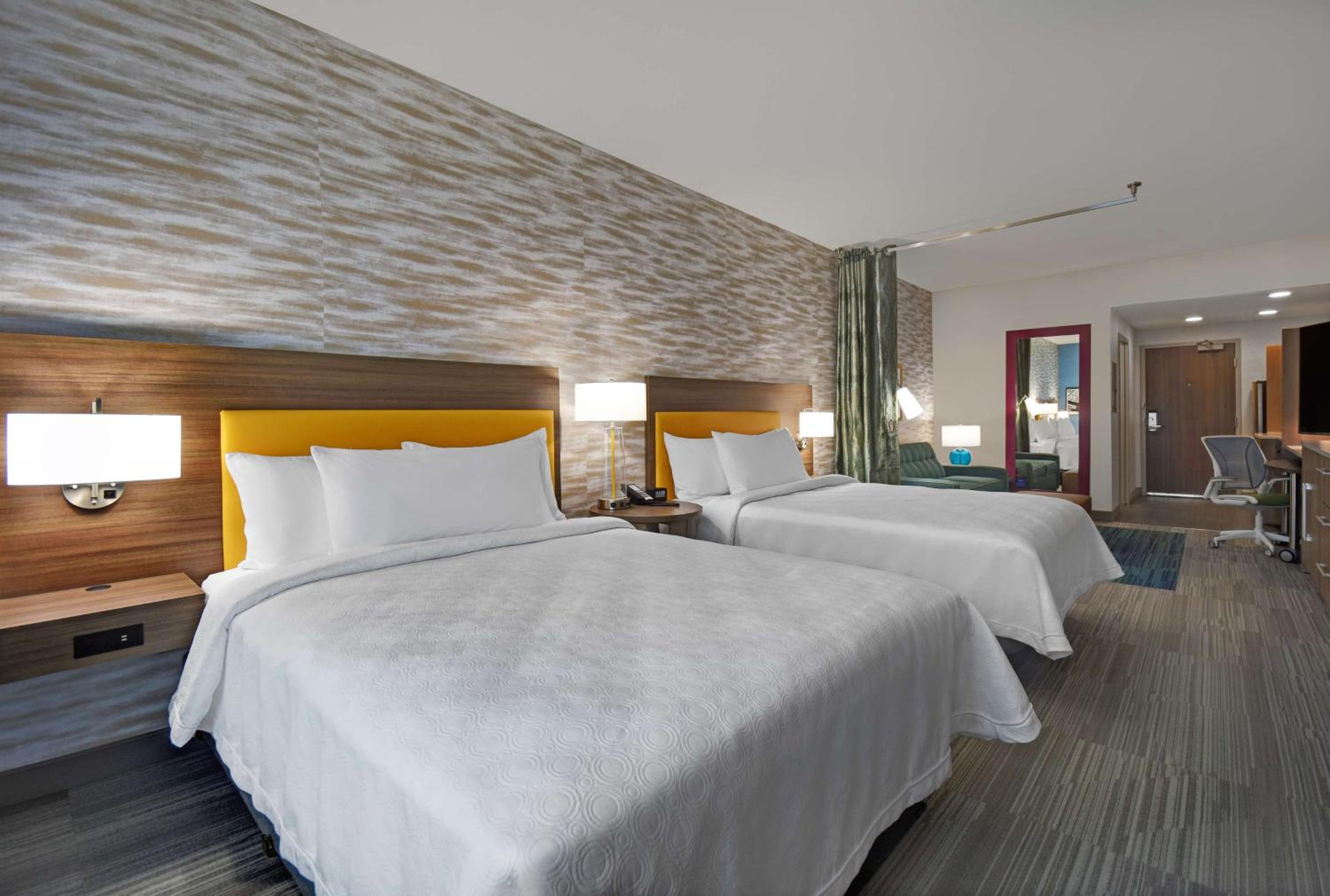 Queen Studio with Two Queen Beds - Non-Smoking - Photo 4