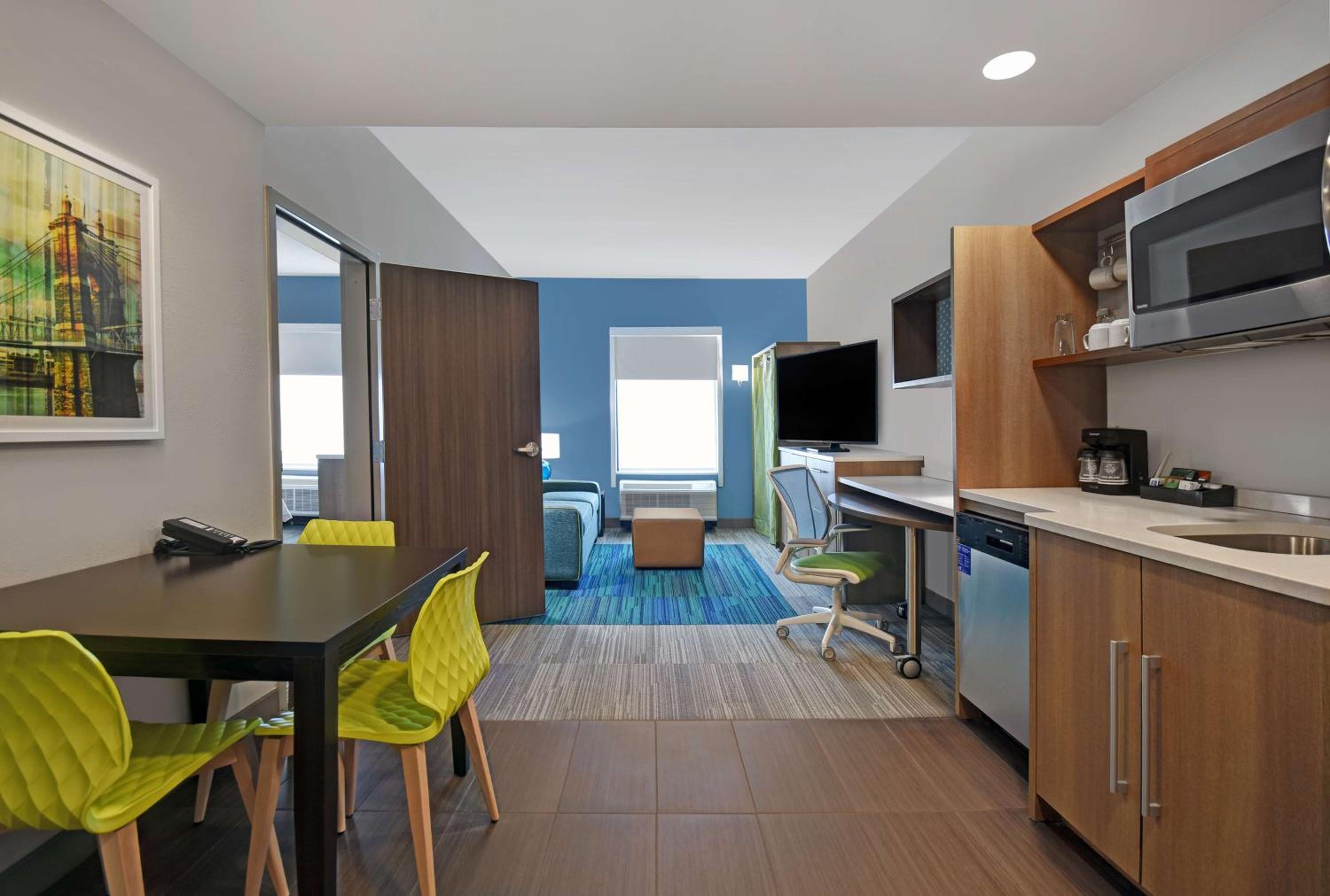 One-Bedroom King Suite - Non-Smoking - Photo 6