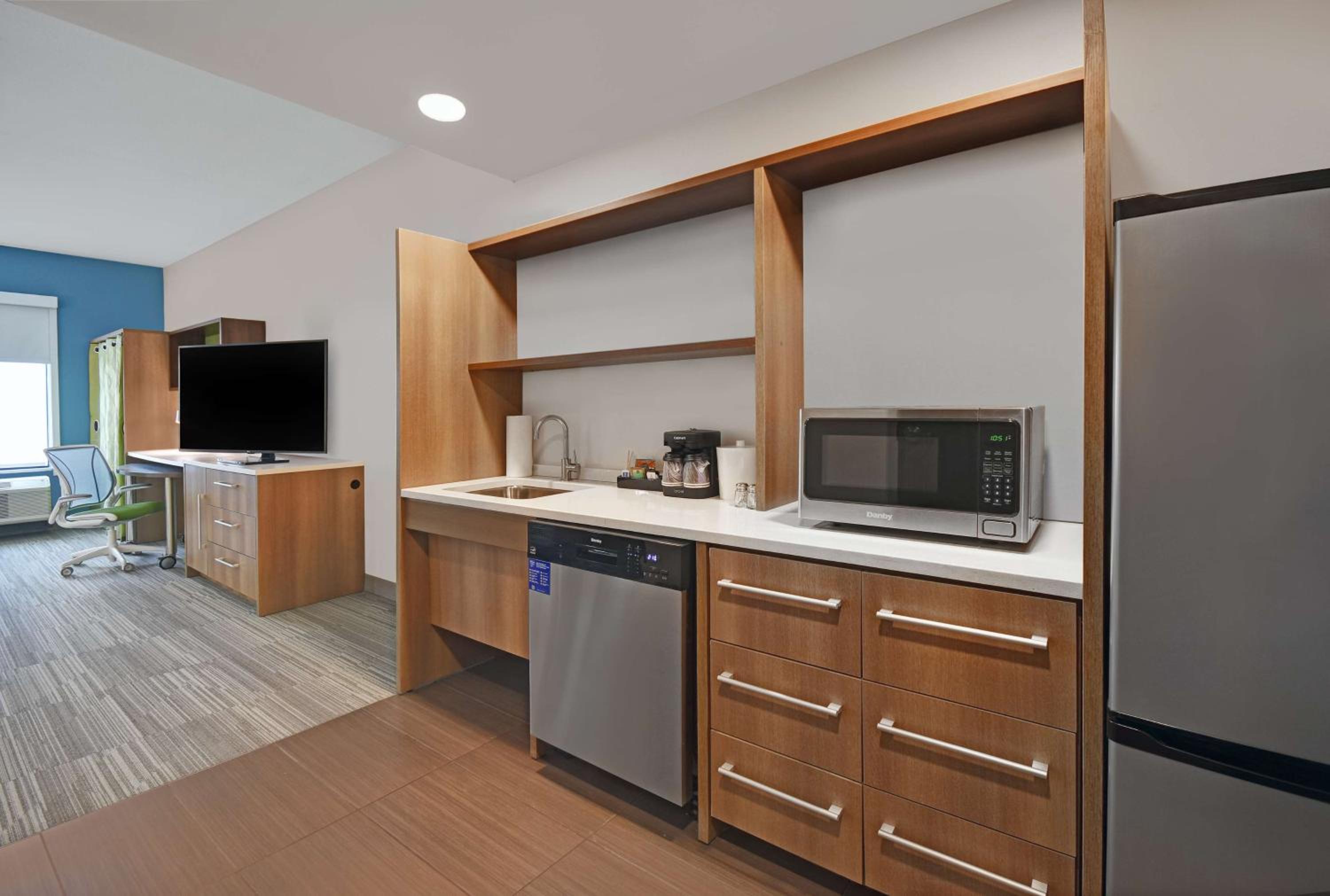King Studio Suite - Non-Smoking - Photo 3