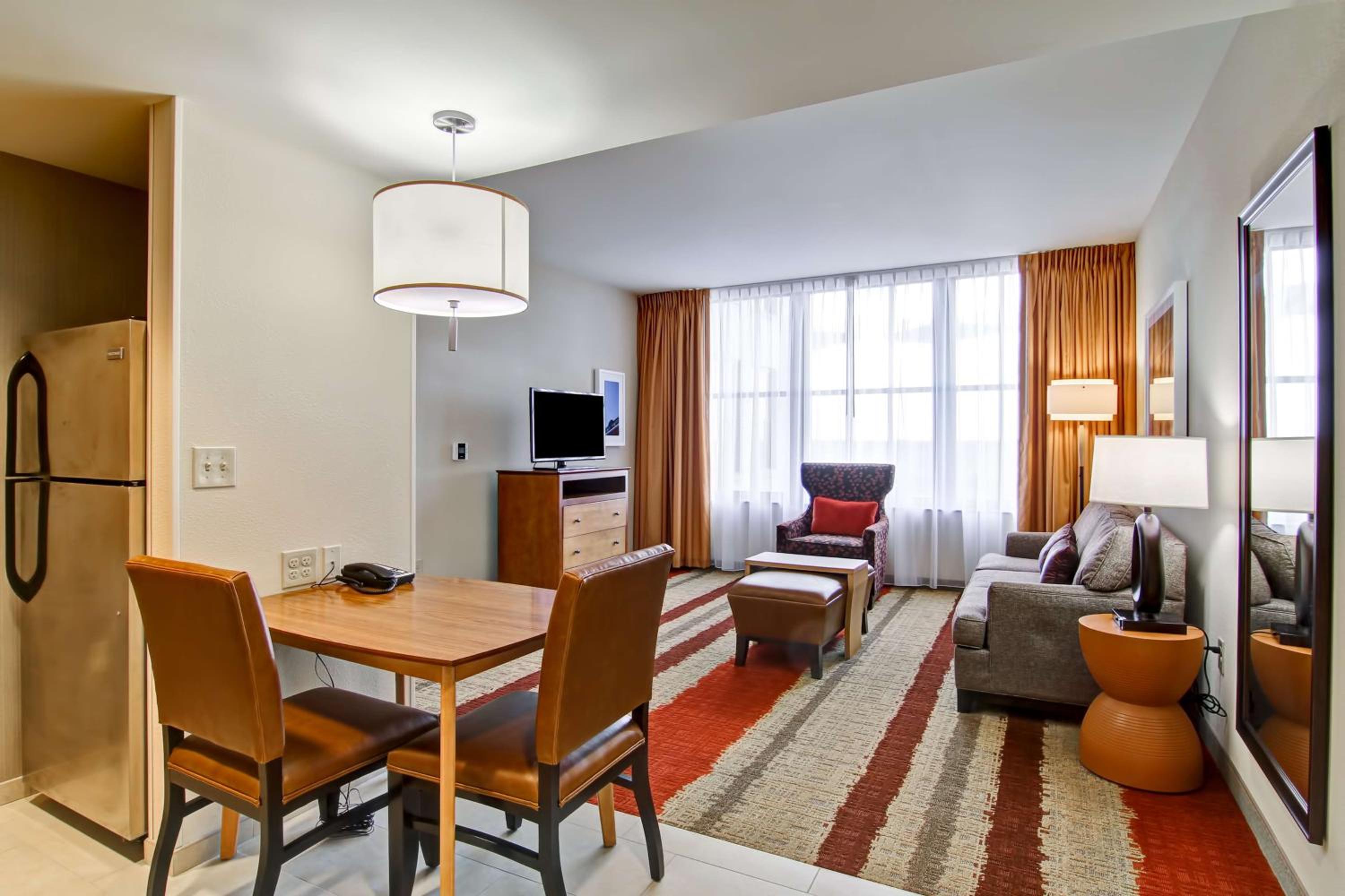 One-Bedroom Queen Suite with Two Queen Beds - Non-Smoking