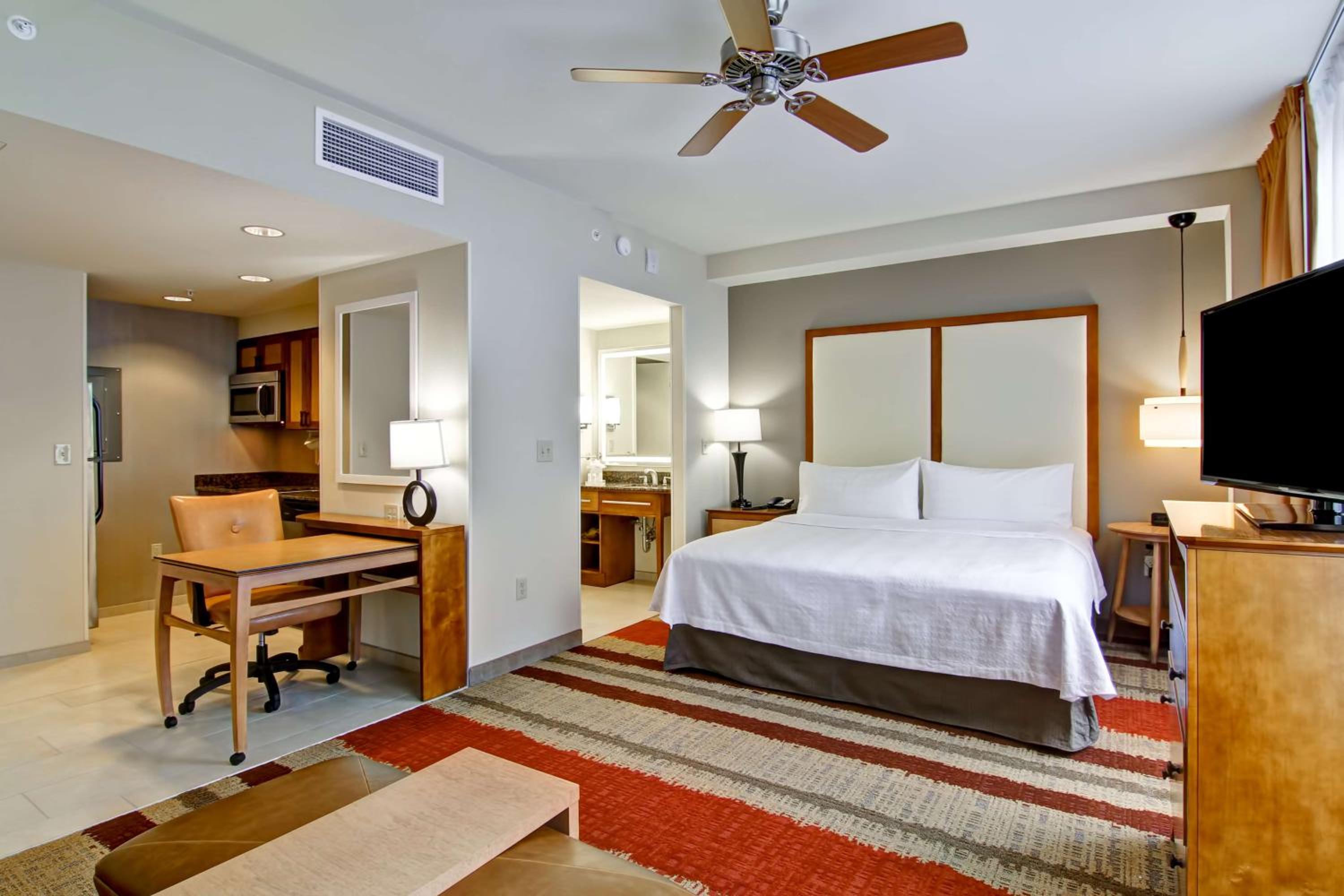 One-Bedroom King Suite - Non-Smoking photo 1