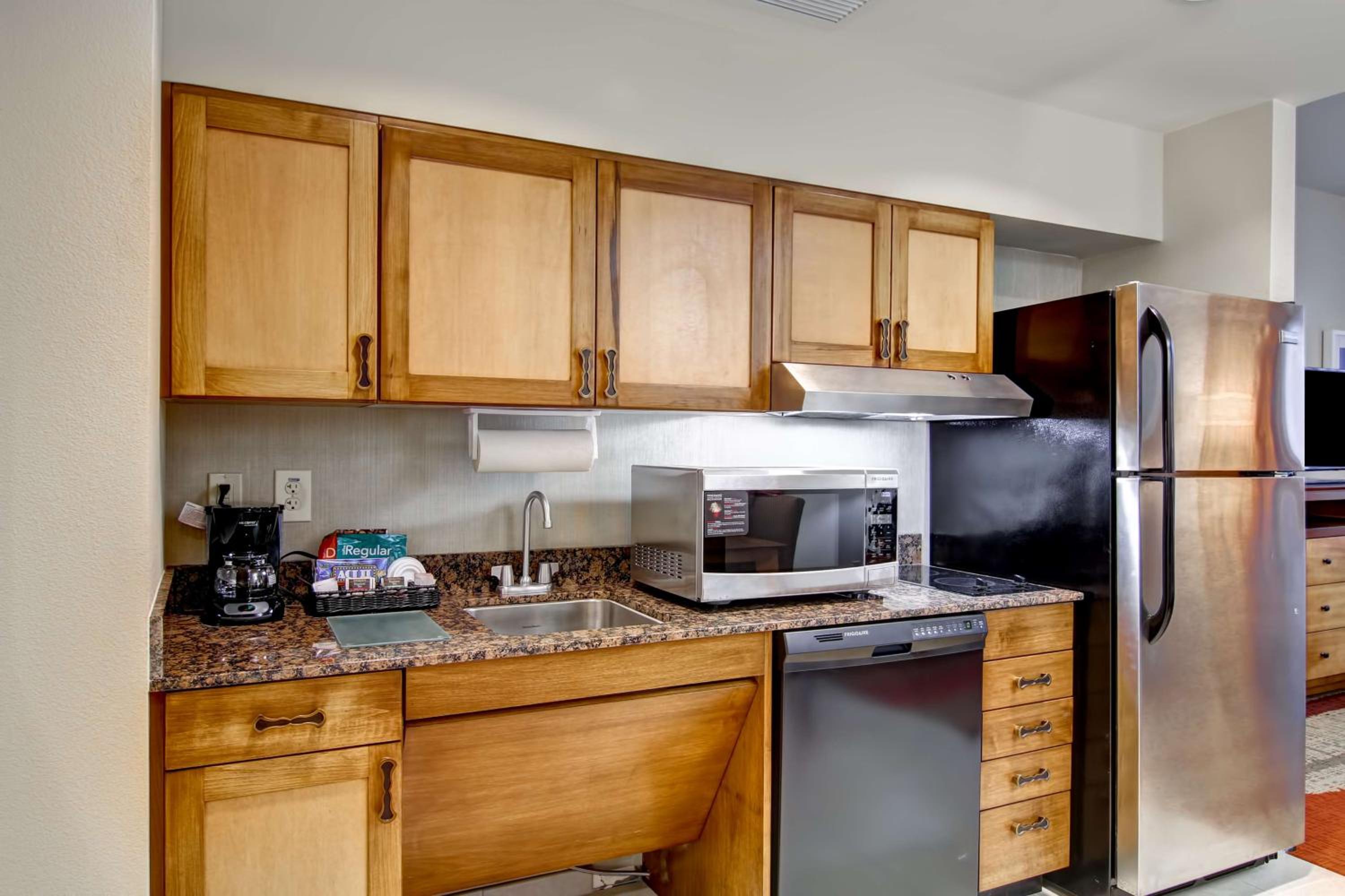One-Bedroom King Suite - Non-Smoking photo 3