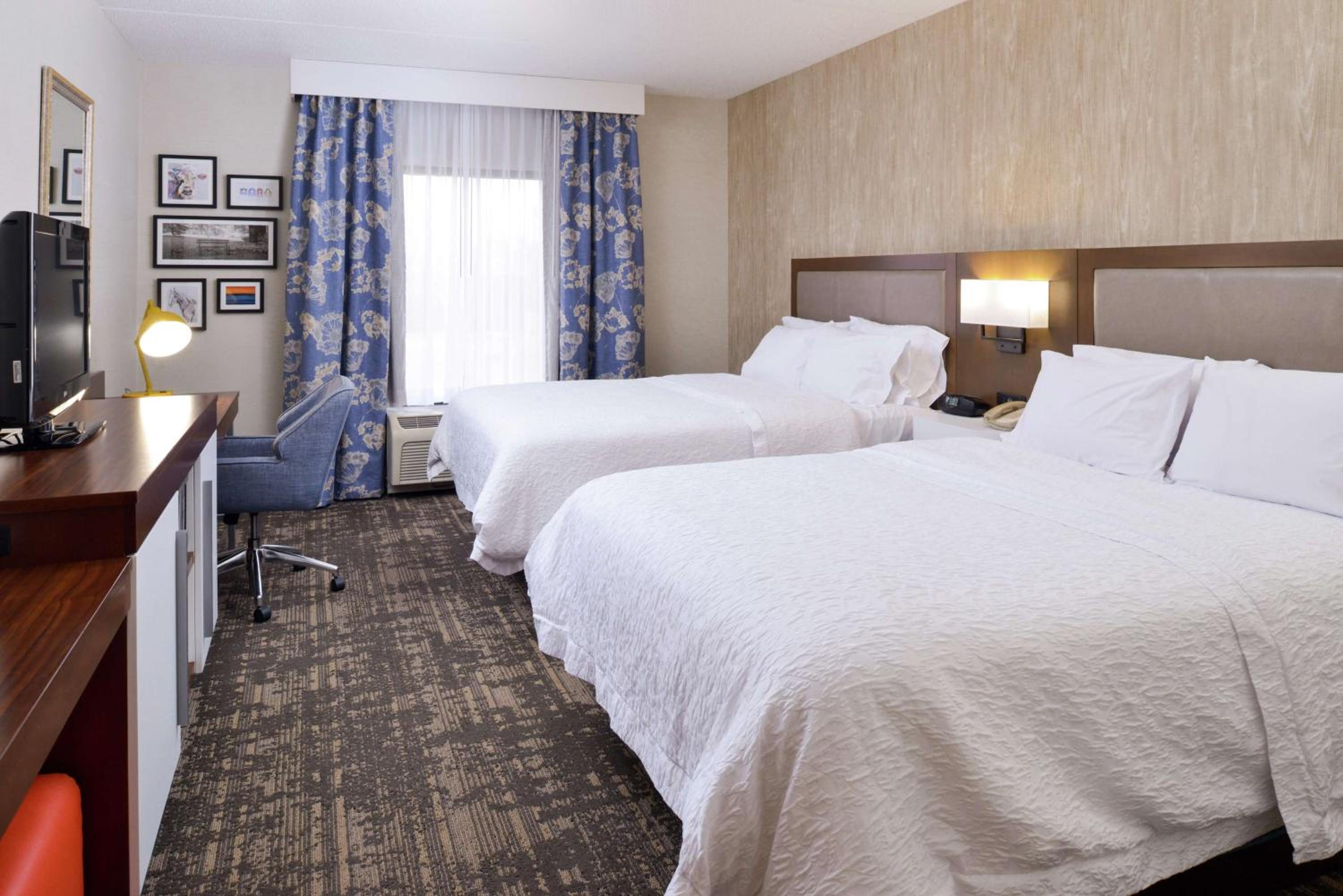 Room with Two Queen Beds - Non-Smoking - Photo 1