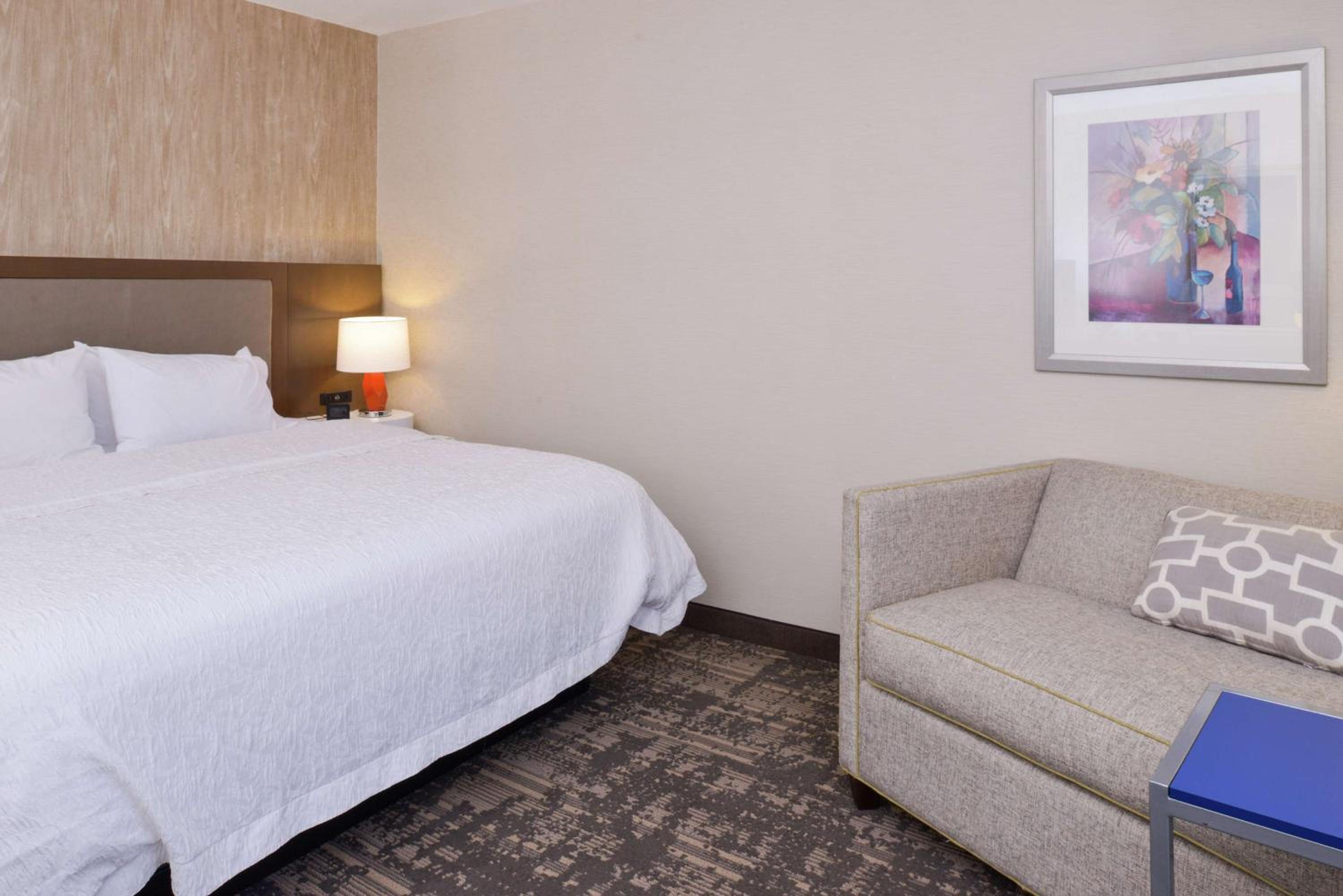 King Room with King Bed - Non-Smoking - Photo 1