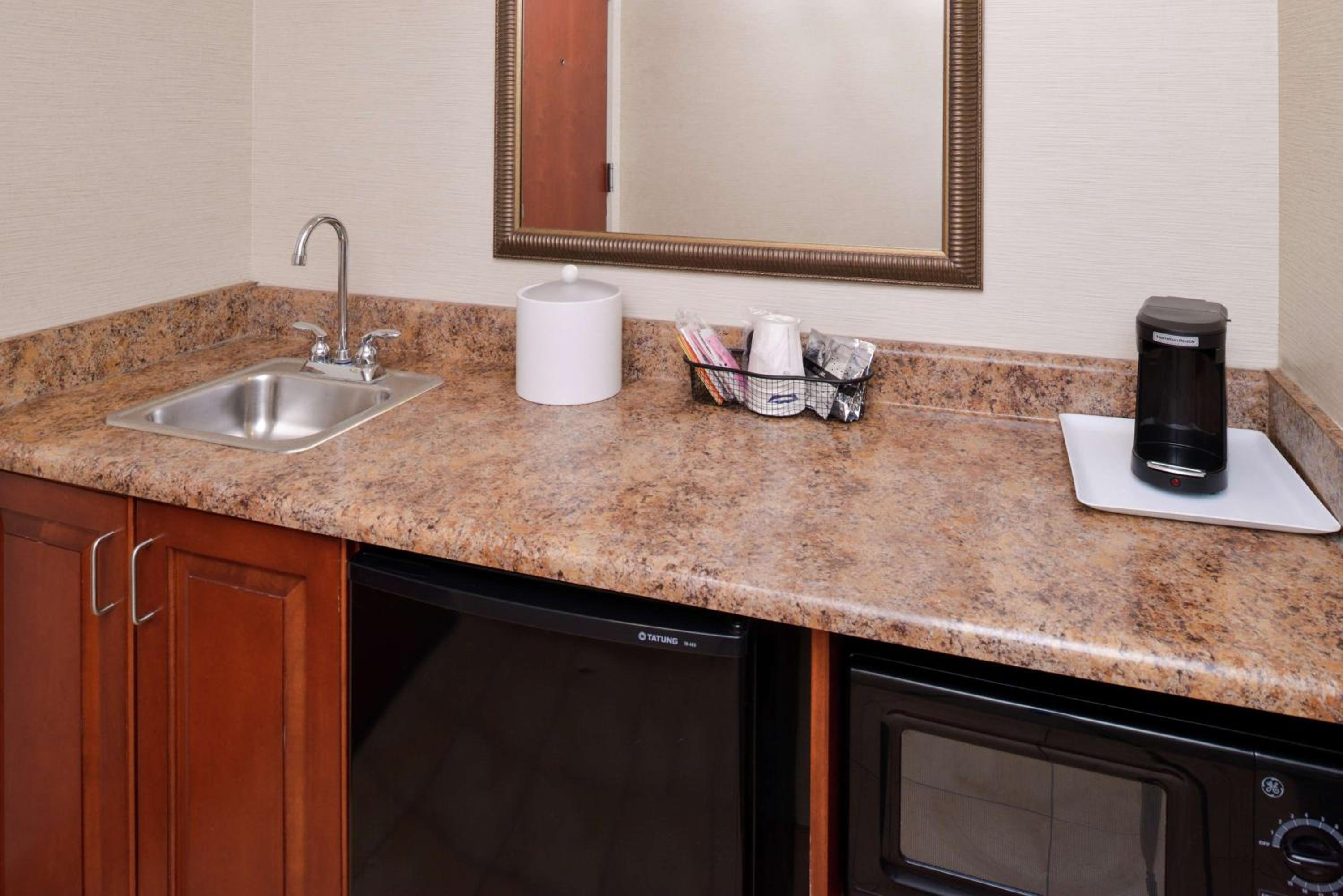 King Studio Suite - Non-Smoking - Photo 3
