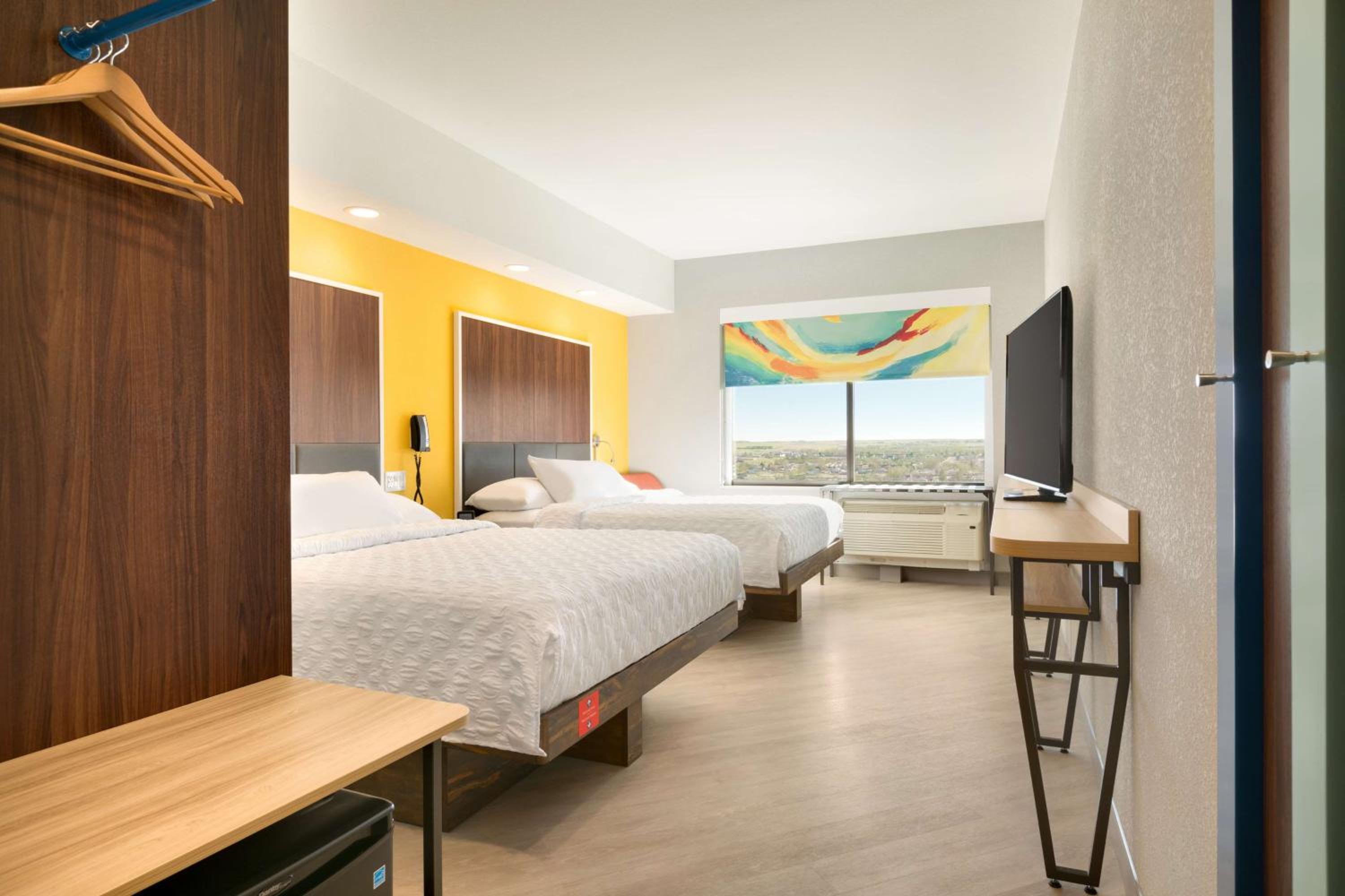 Queen Room with Two Queen Beds photo 3